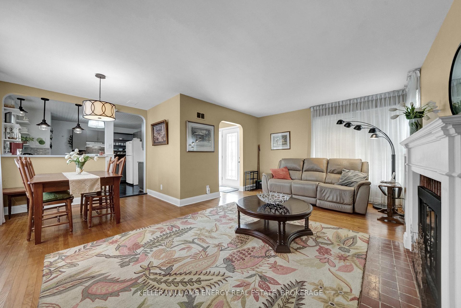 Photo 13 of 86 Rossland Road E, Oshawa, Centennial — HOMEH