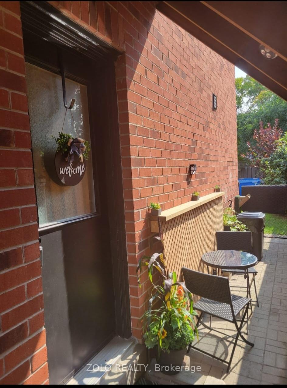 Front of Unit Bsmt, 1065 Glenanna Road