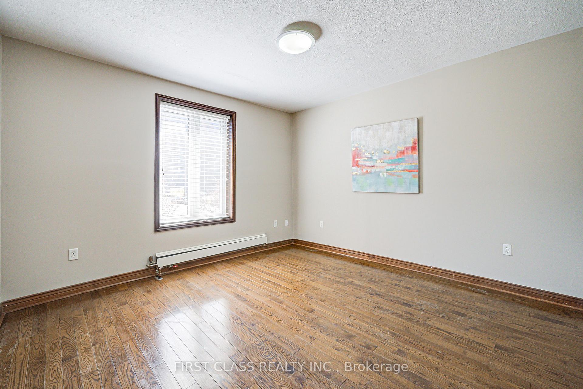 Photo 8 of 24 Colborne Street W, Oshawa, O'Neill — HOMEH