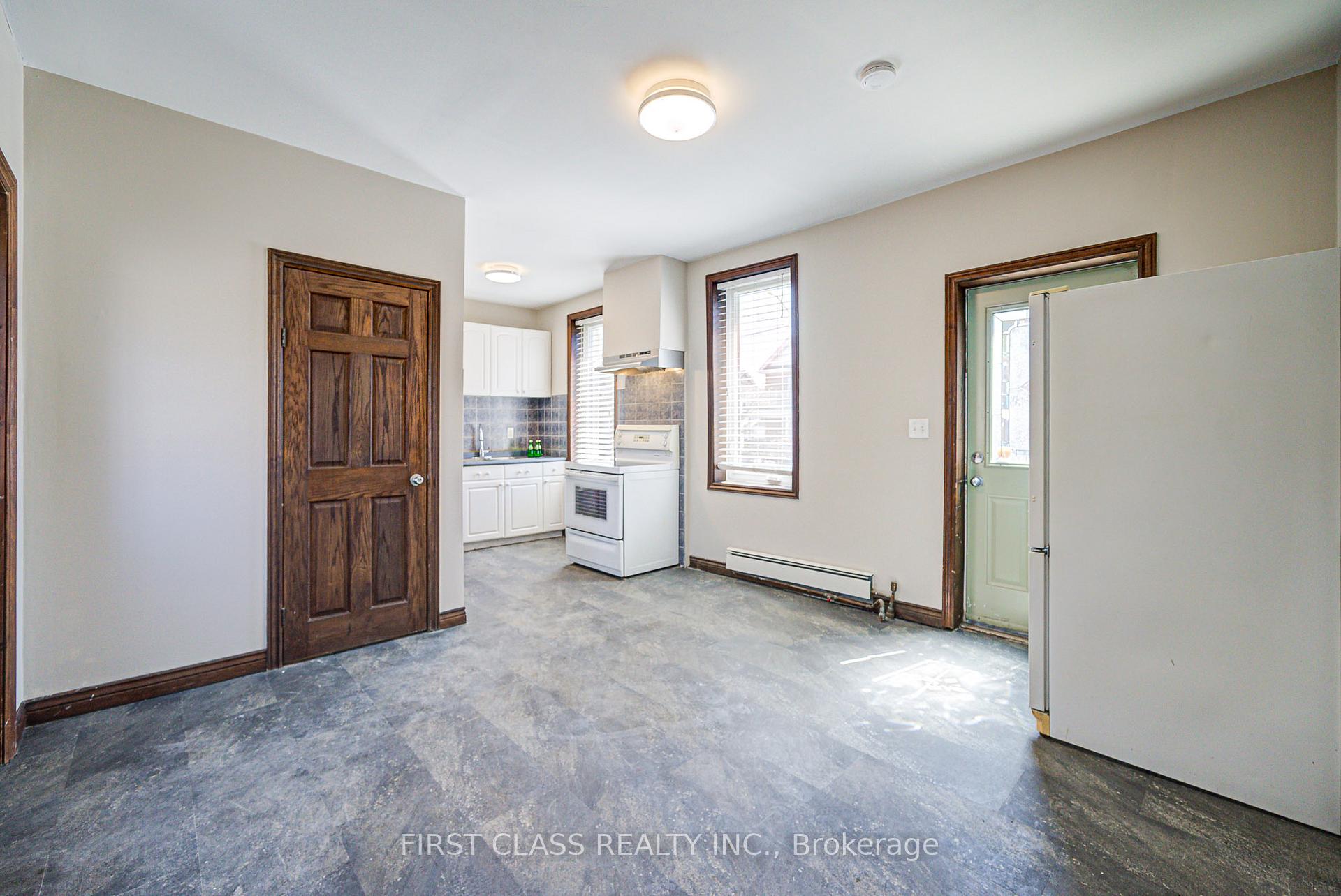 Photo 13 of 24 Colborne Street W, Oshawa, O'Neill — HOMEH