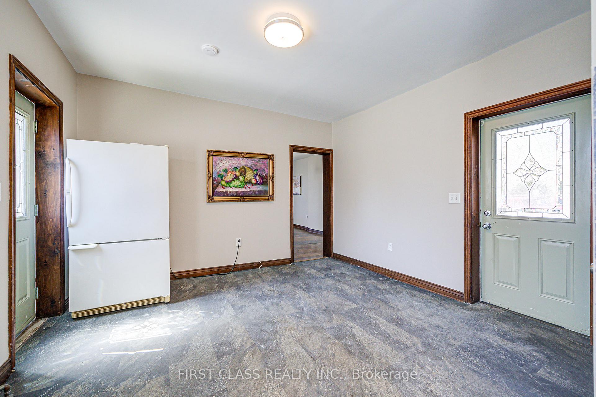 Photo 14 of 24 Colborne Street W, Oshawa, O'Neill — HOMEH