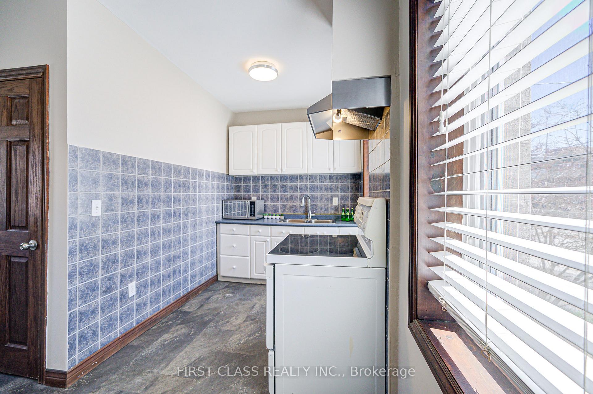 Photo 18 of 24 Colborne Street W, Oshawa, O'Neill — HOMEH