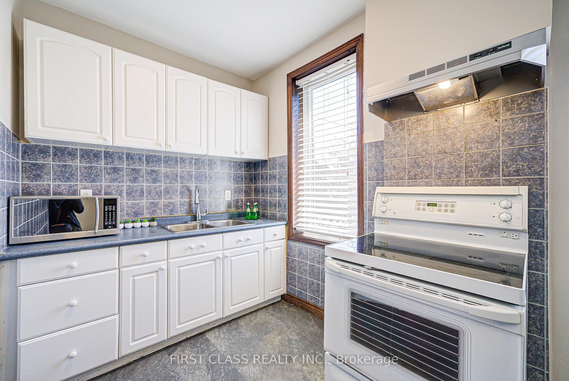 Photo 19 of 24 Colborne Street W, Oshawa, O'Neill — HOMEH