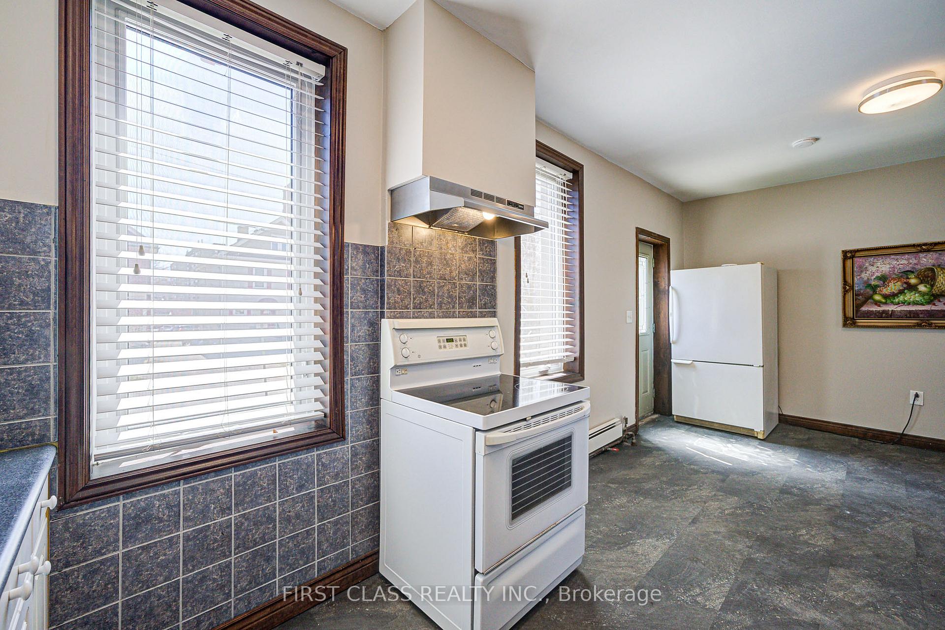 Photo 20 of 24 Colborne Street W, Oshawa, O'Neill — HOMEH