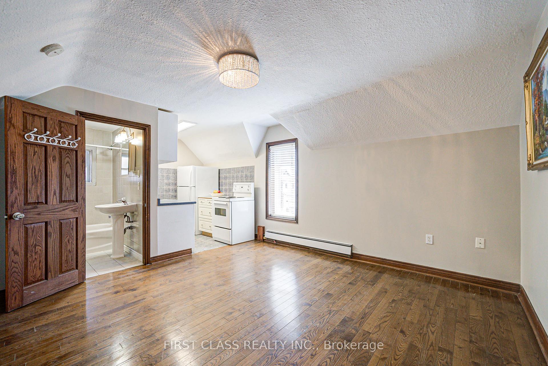 Photo 32 of 24 Colborne Street W, Oshawa, O'Neill — HOMEH