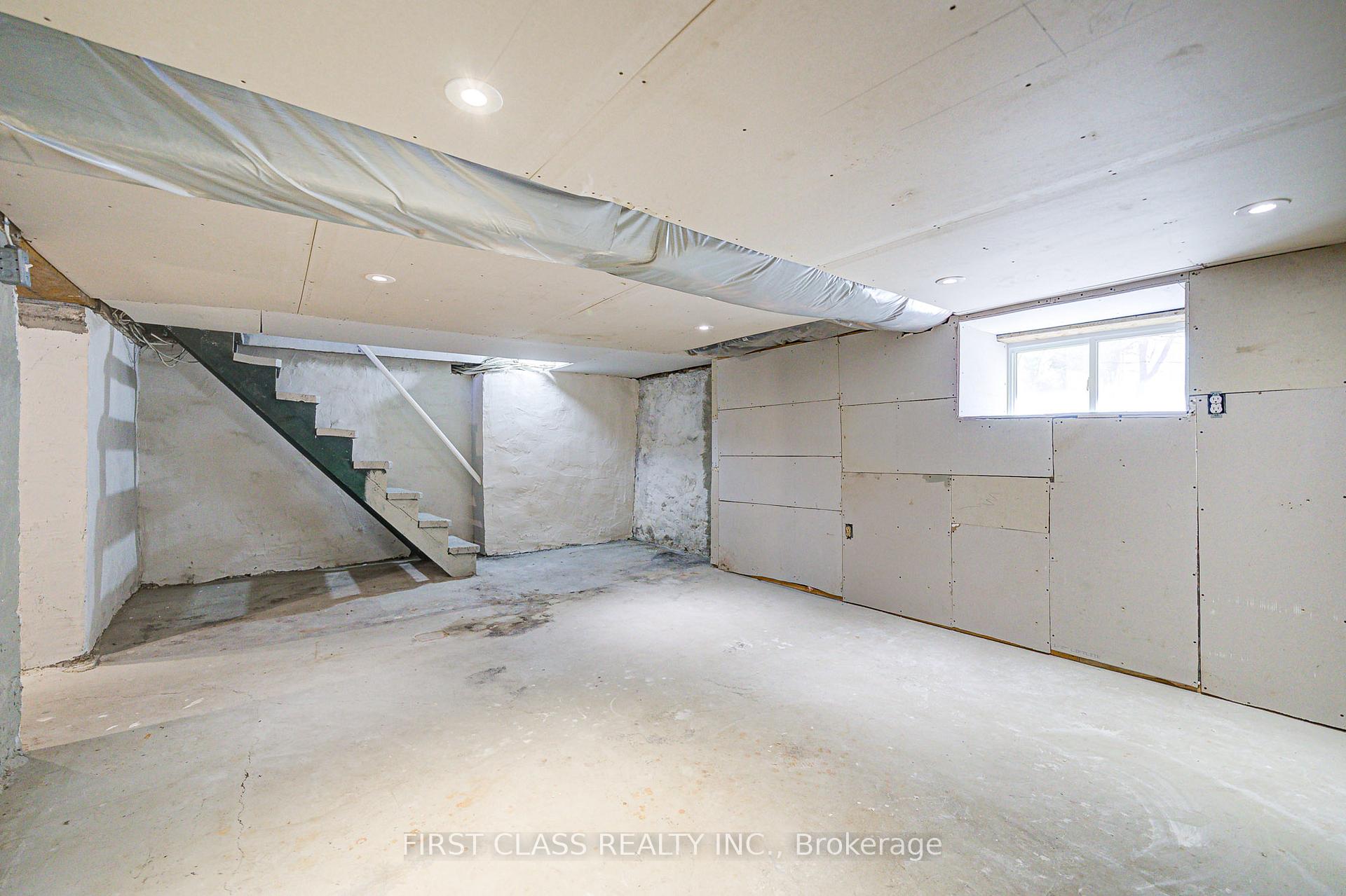 Photo 39 of 24 Colborne Street W, Oshawa, O'Neill — HOMEH