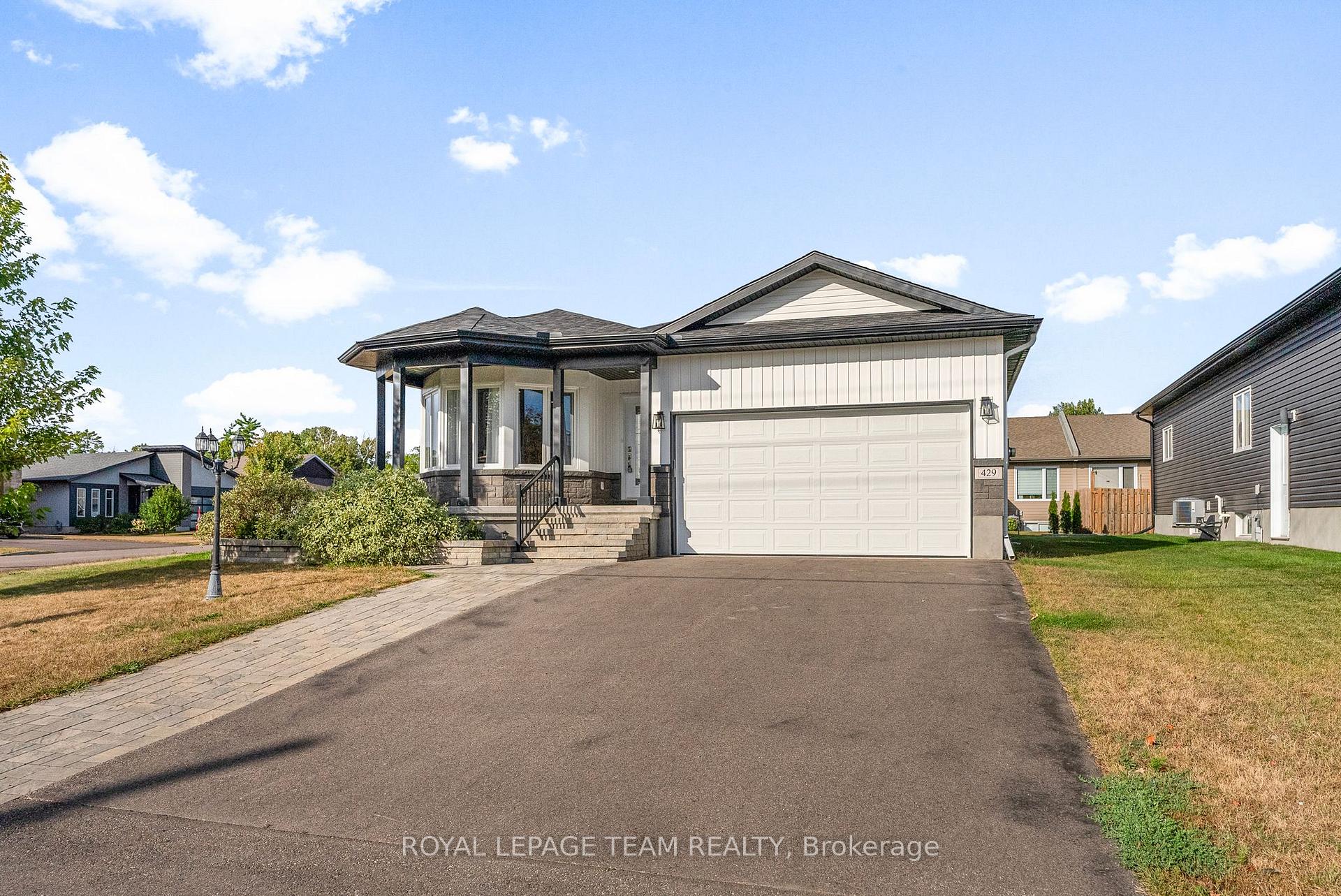 Photo 2 of 429 Gillan Road, Renfrew — HOMEH