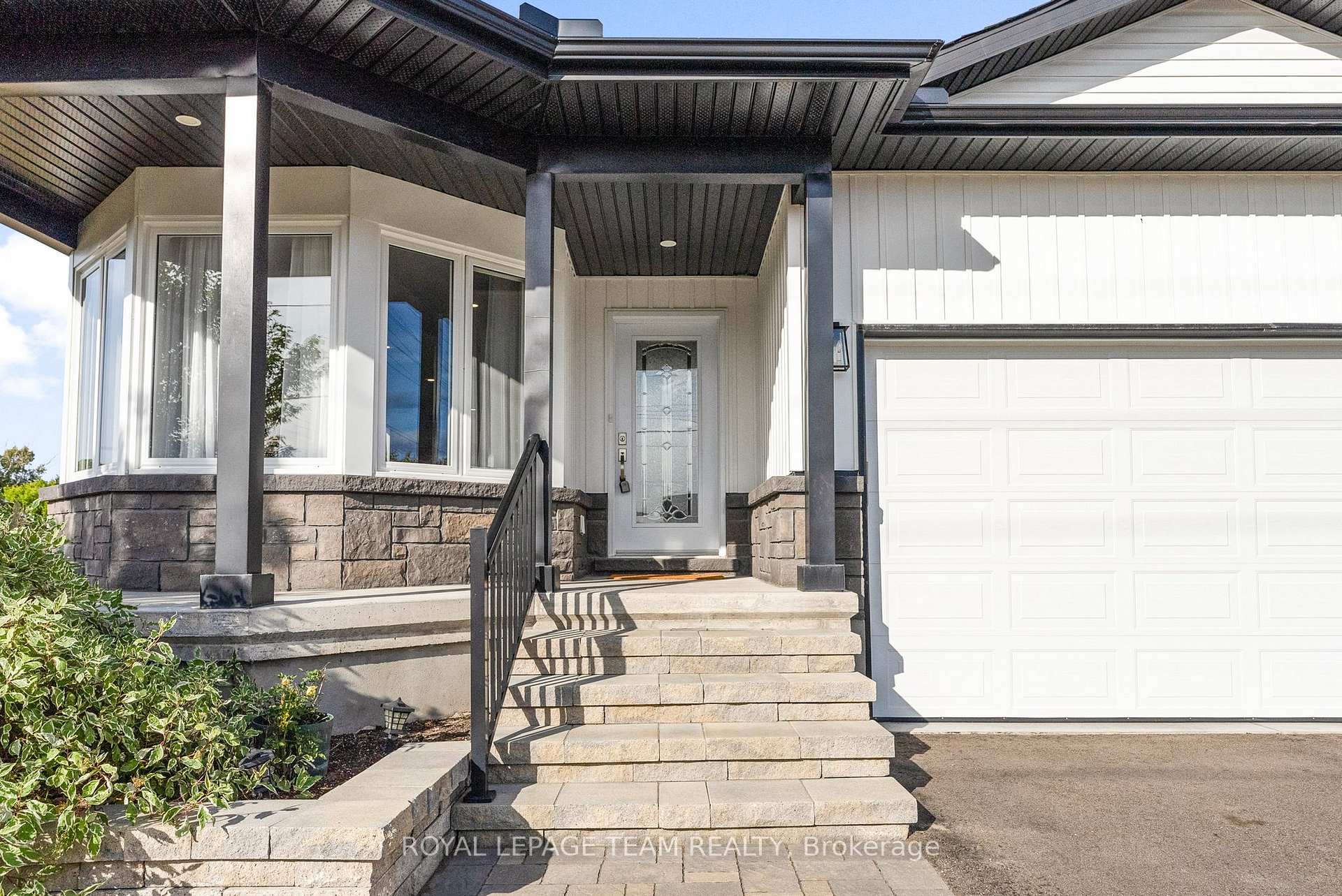 Photo 3 of 429 Gillan Road, Renfrew — HOMEH