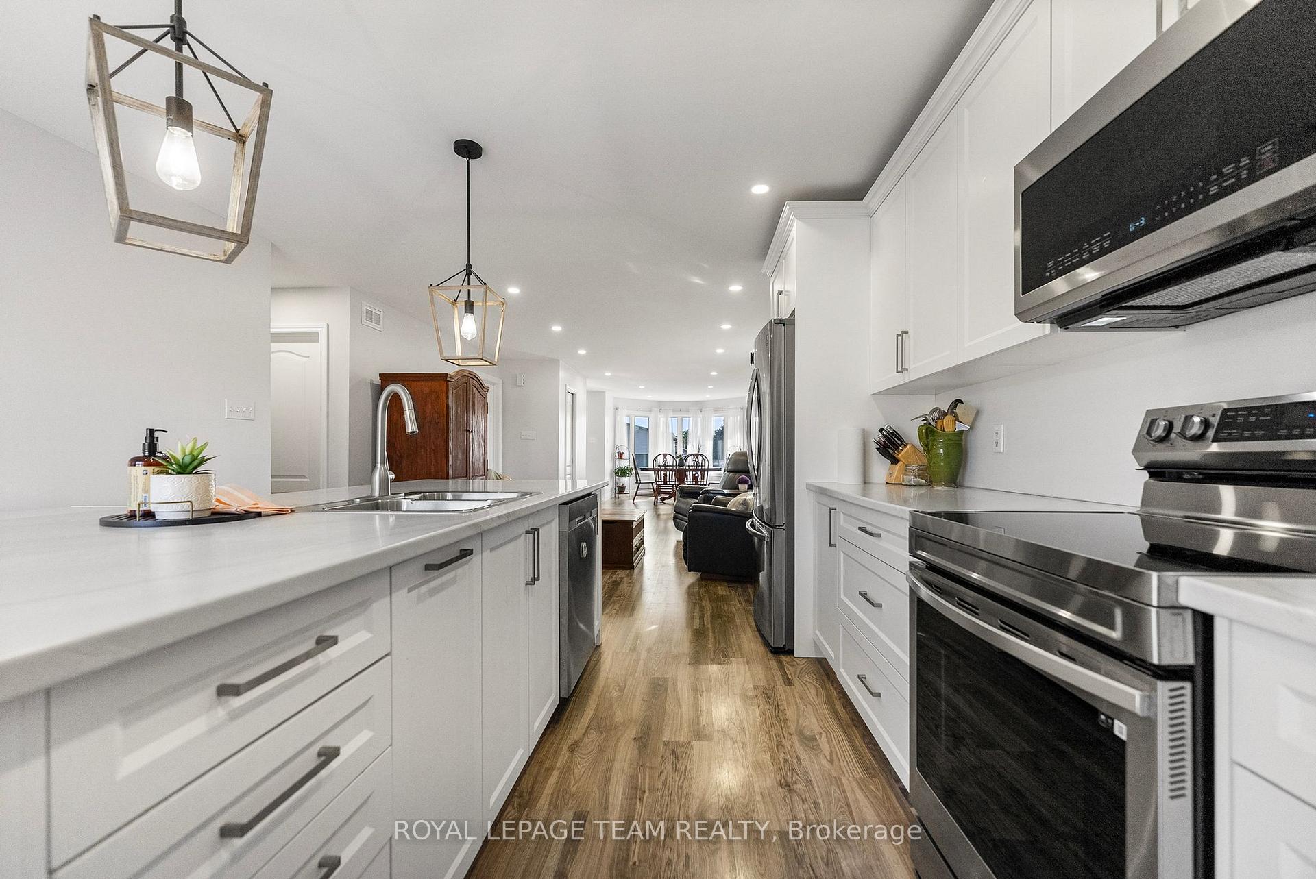 Photo 4 of 429 Gillan Road, Renfrew — HOMEH
