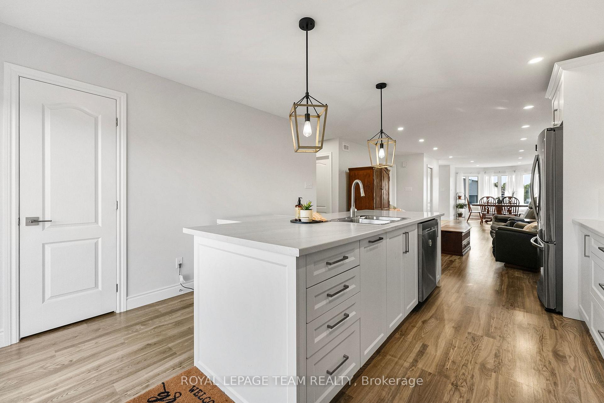 Photo 5 of 429 Gillan Road, Renfrew — HOMEH