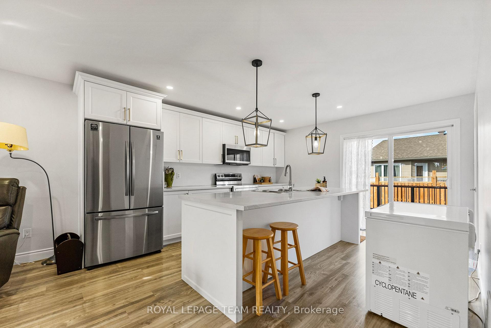 Photo 6 of 429 Gillan Road, Renfrew — HOMEH
