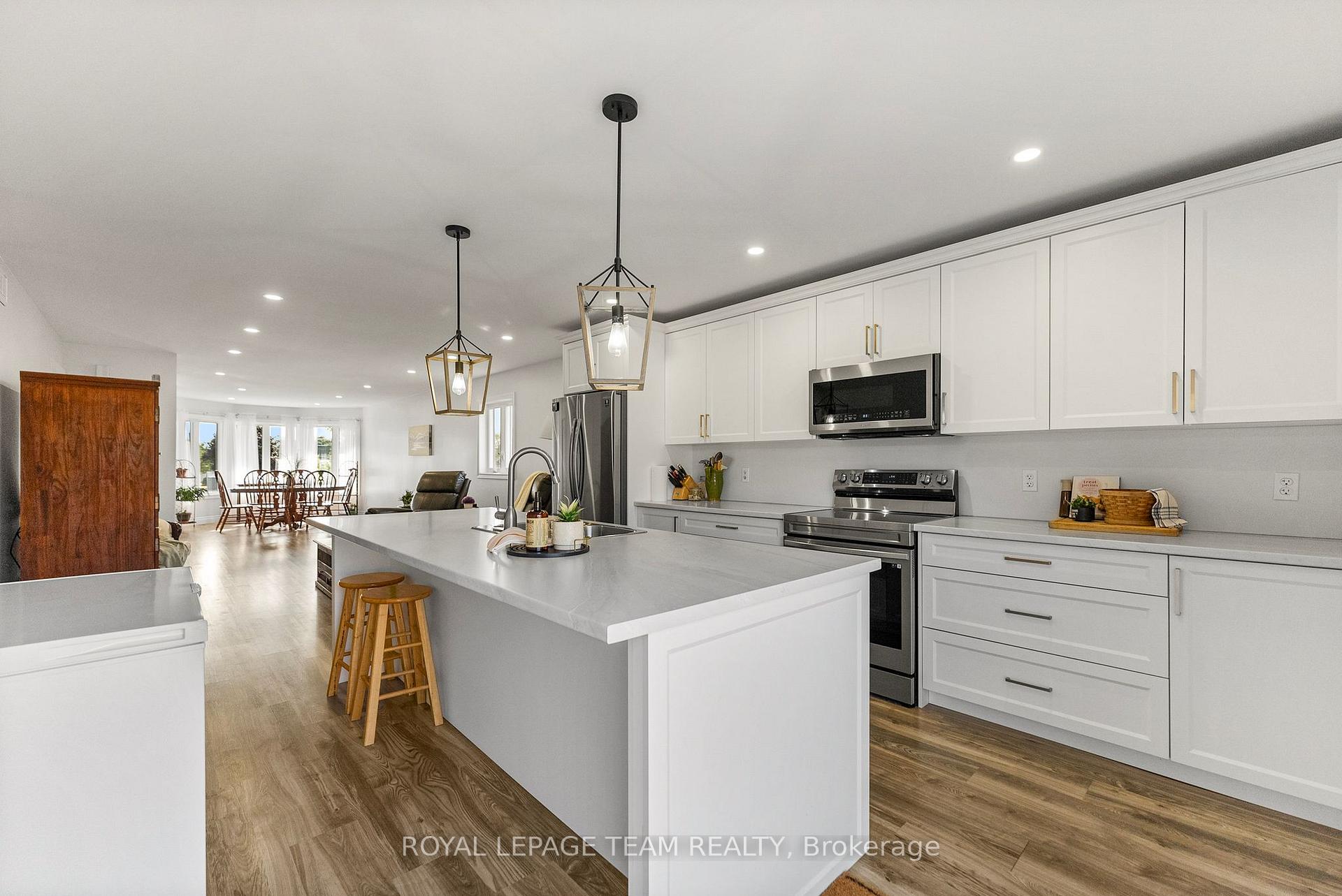 Photo 7 of 429 Gillan Road, Renfrew — HOMEH