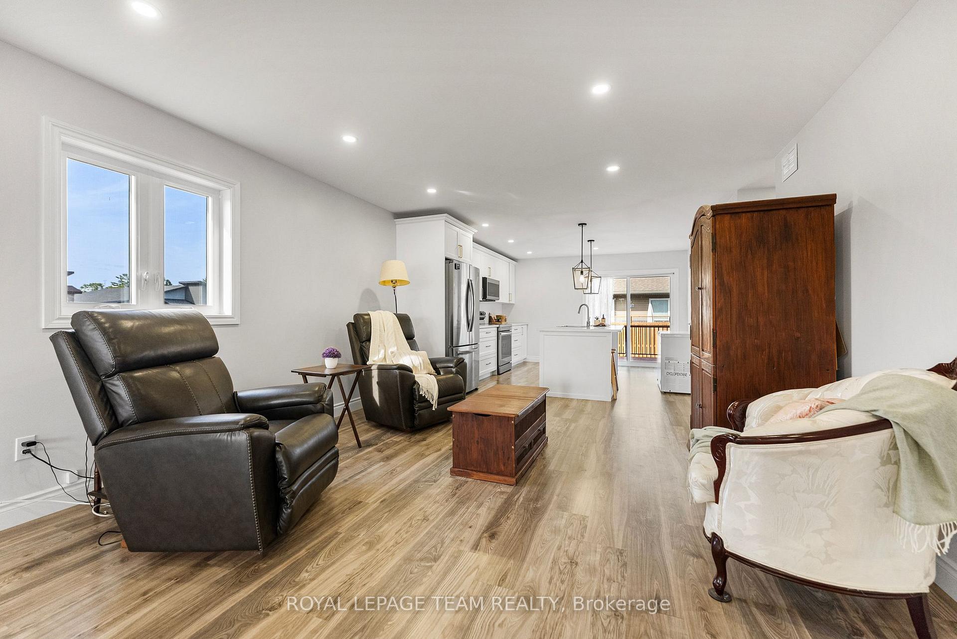 Photo 8 of 429 Gillan Road, Renfrew — HOMEH