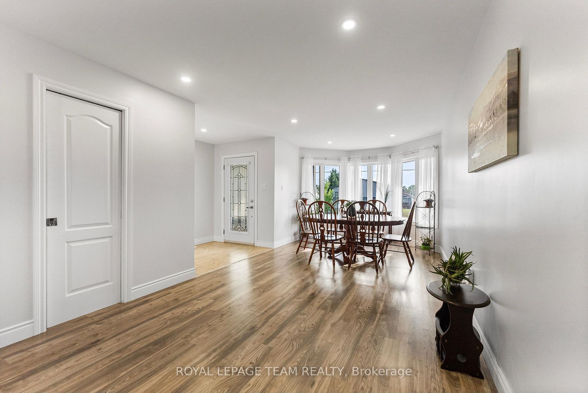 Photo 10 of 429 Gillan Road, Renfrew — HOMEH