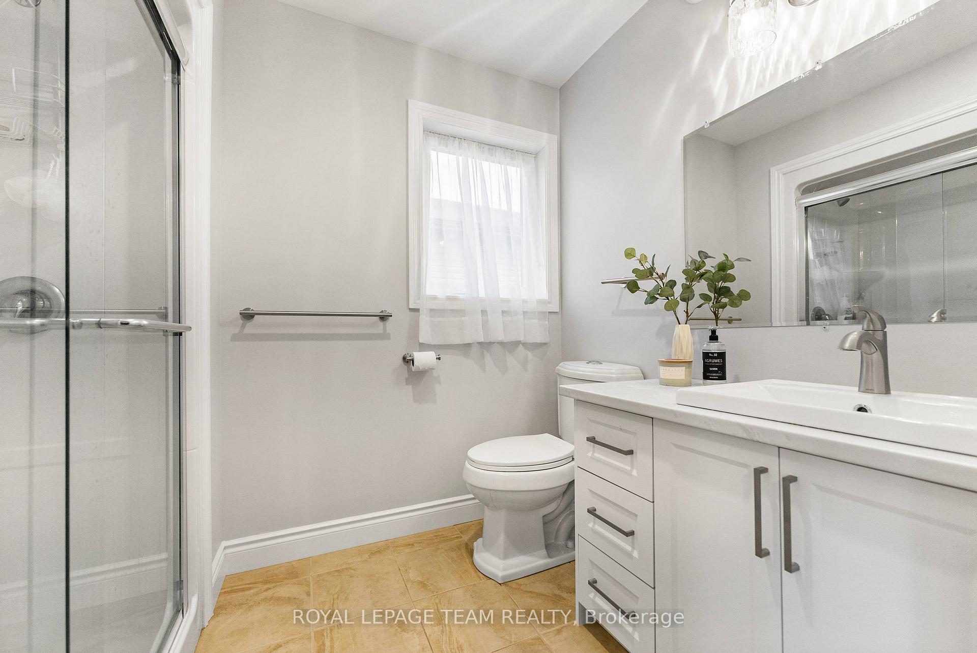 Photo 16 of 429 Gillan Road, Renfrew — HOMEH
