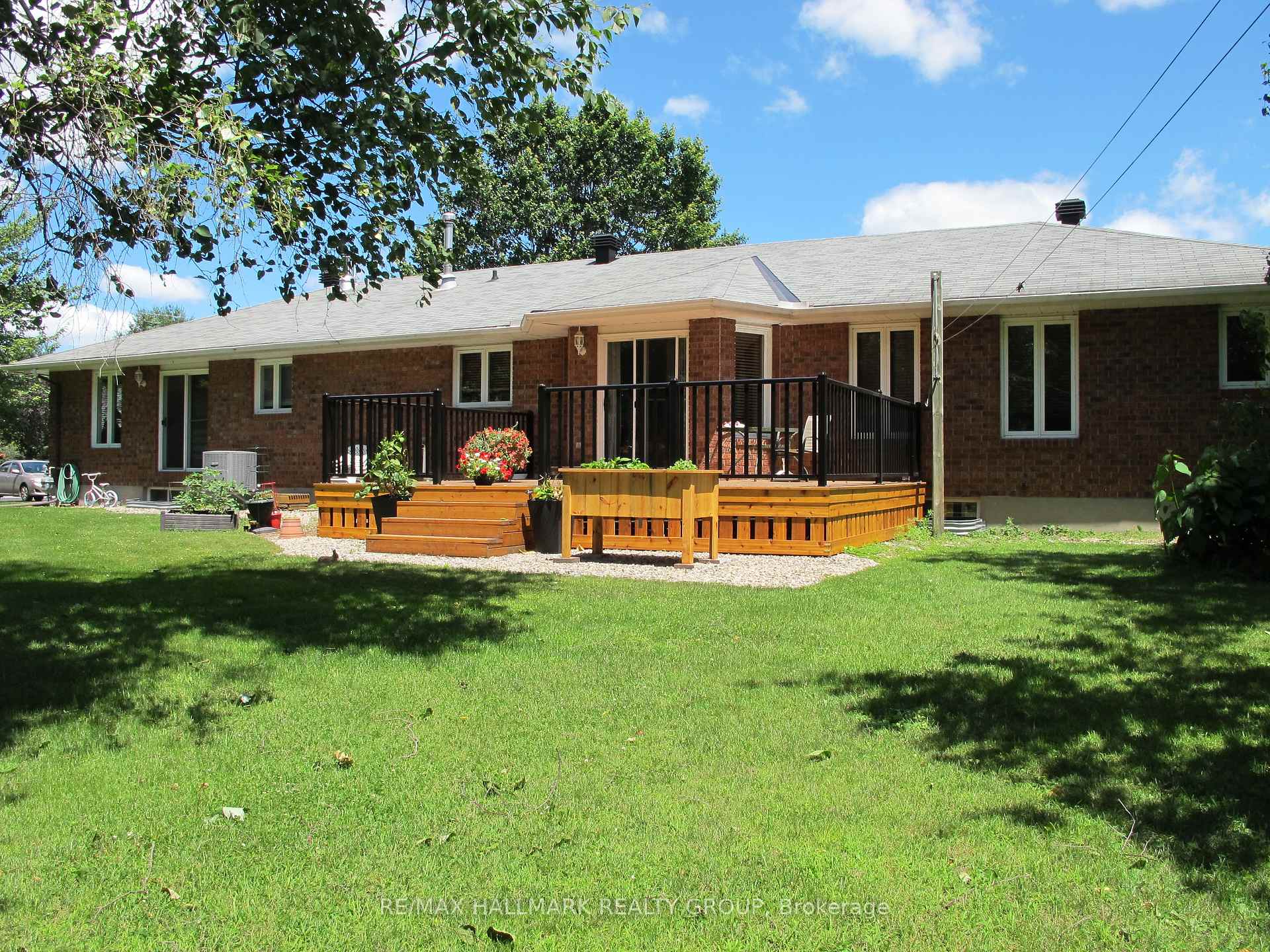 Photo 3 of 1960 Horizon Drive, Ottawa, Vars Village — HOMEH
