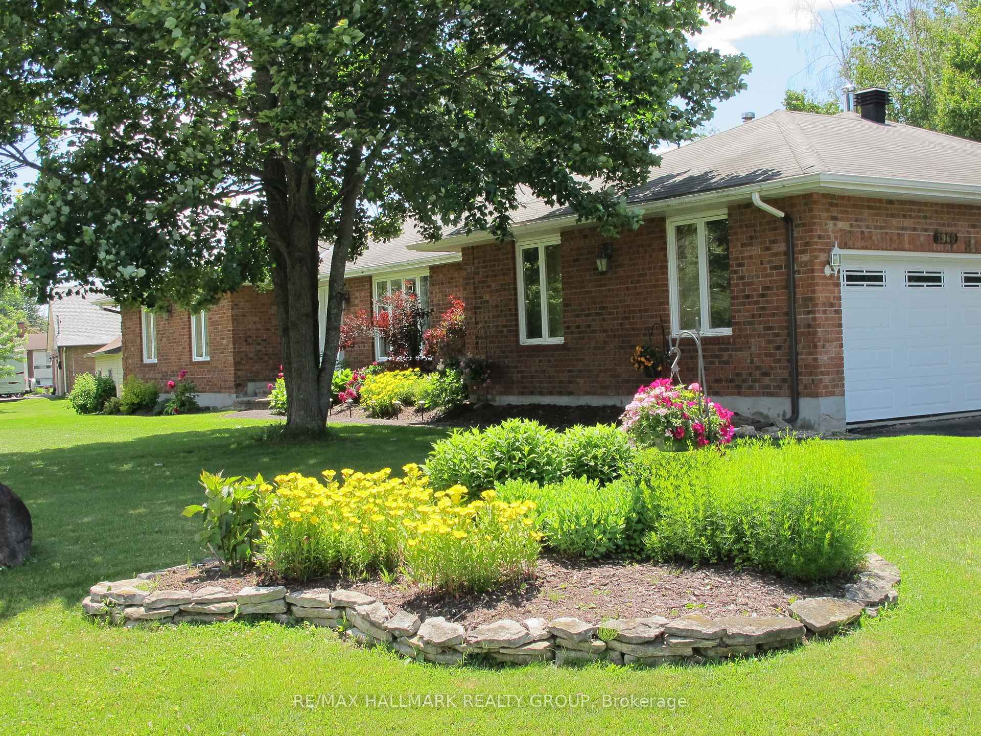 Photo 9 of 1960 Horizon Drive, Ottawa, Vars Village — HOMEH