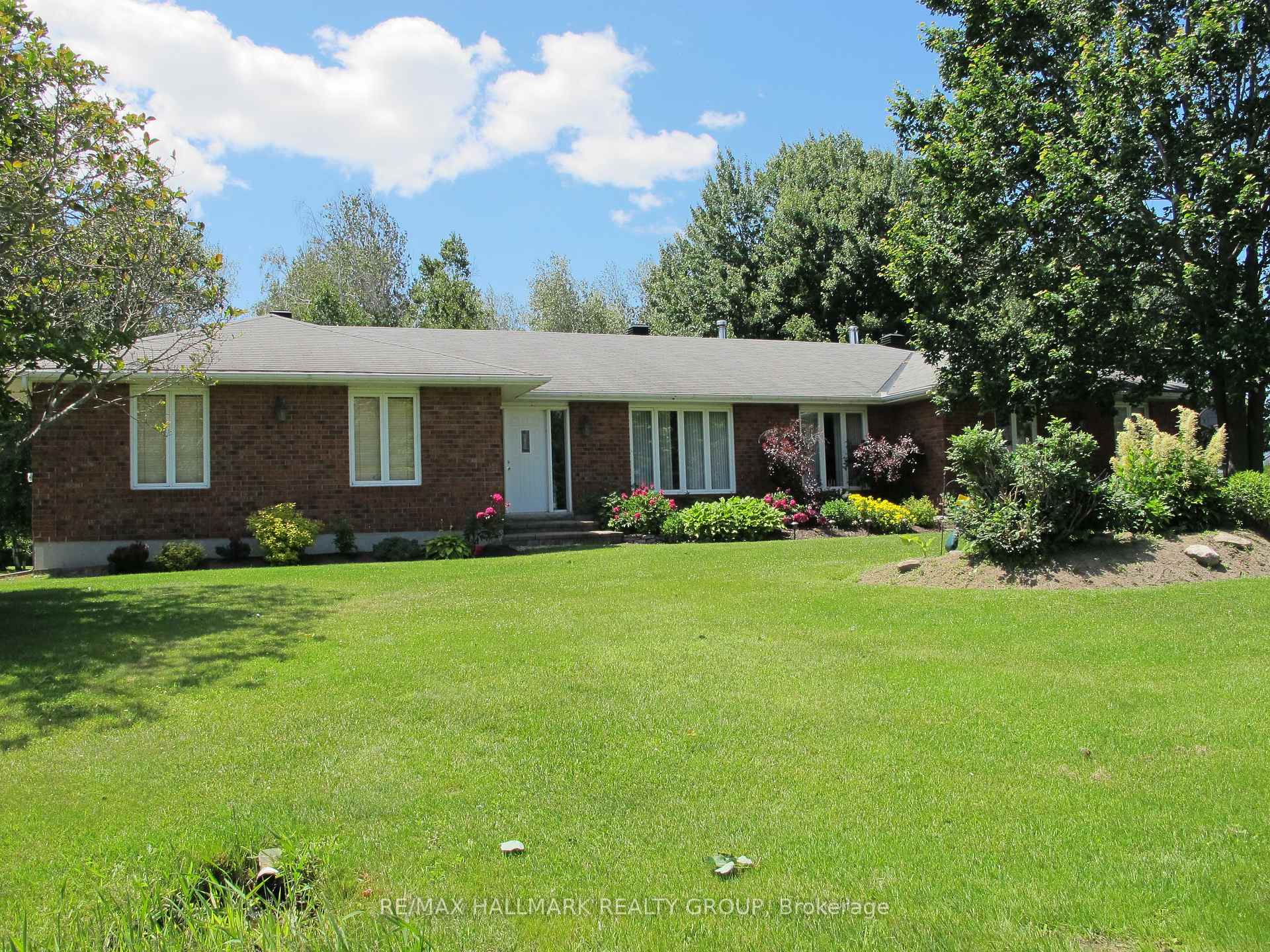 Photo 10 of 1960 Horizon Drive, Ottawa, Vars Village — HOMEH