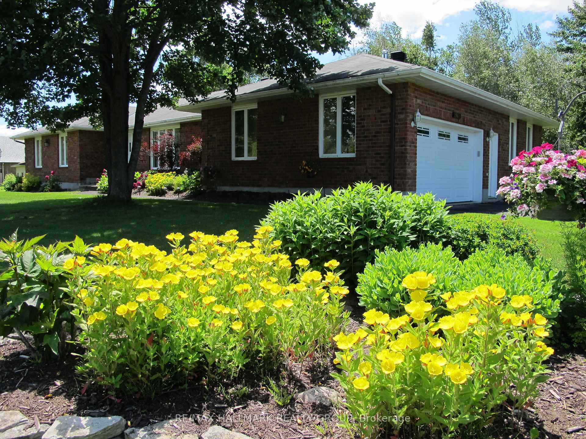 Photo 11 of 1960 Horizon Drive, Ottawa, Vars Village — HOMEH