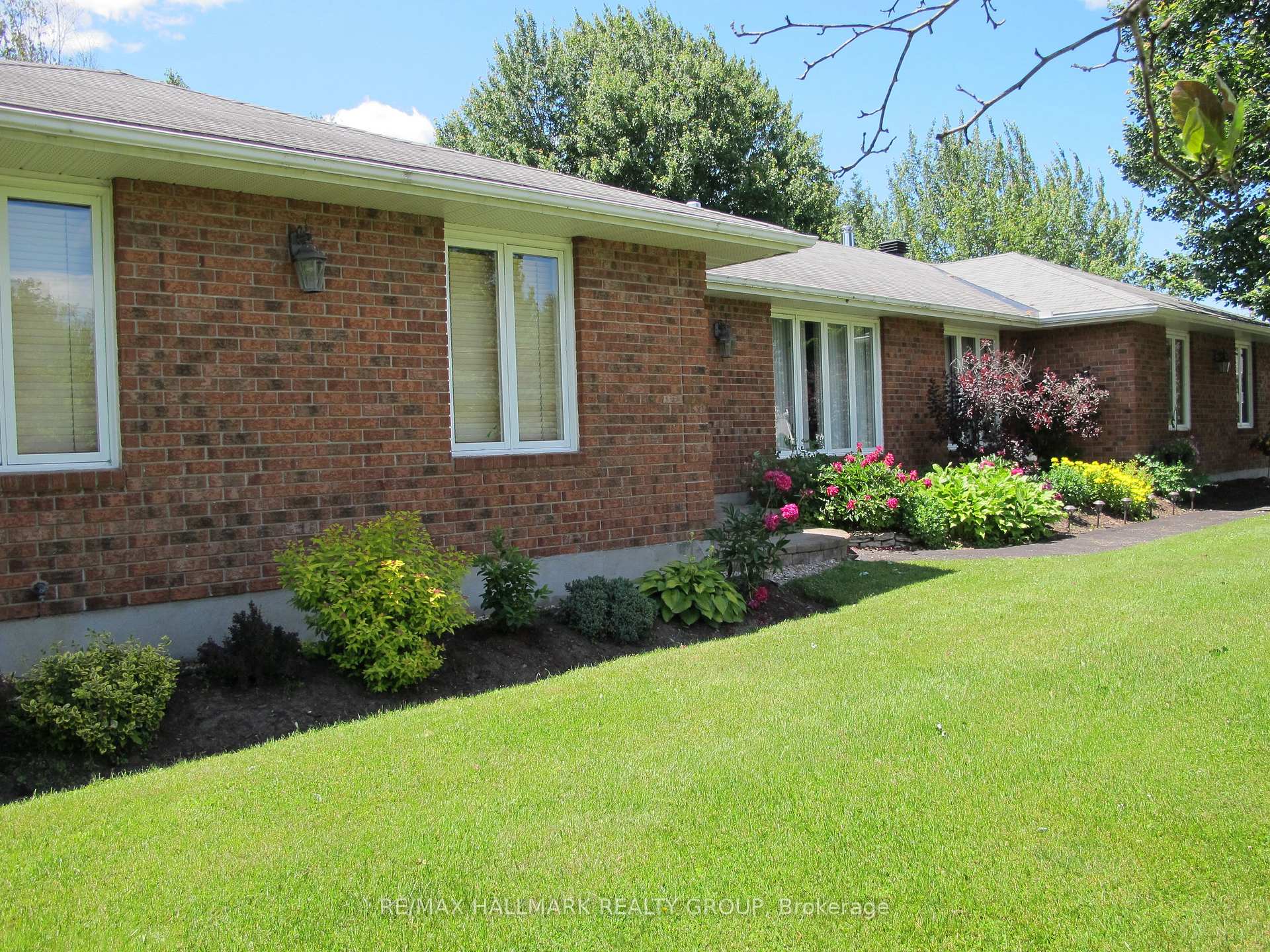 Photo 13 of 1960 Horizon Drive, Ottawa, Vars Village — HOMEH
