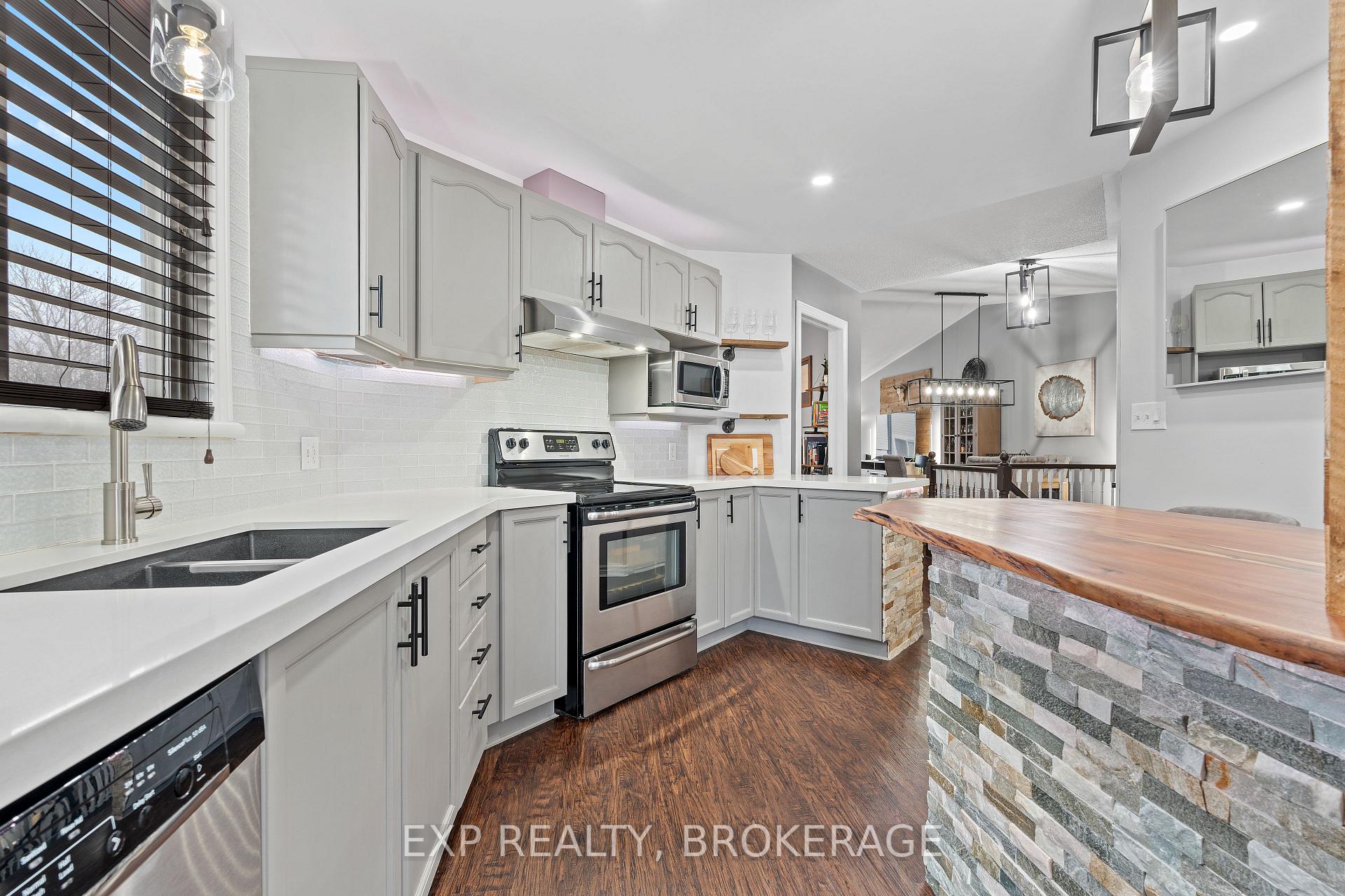 Photo 15 of 729 Shires Way, Kingston, East Gardiners Rd — HOMEH