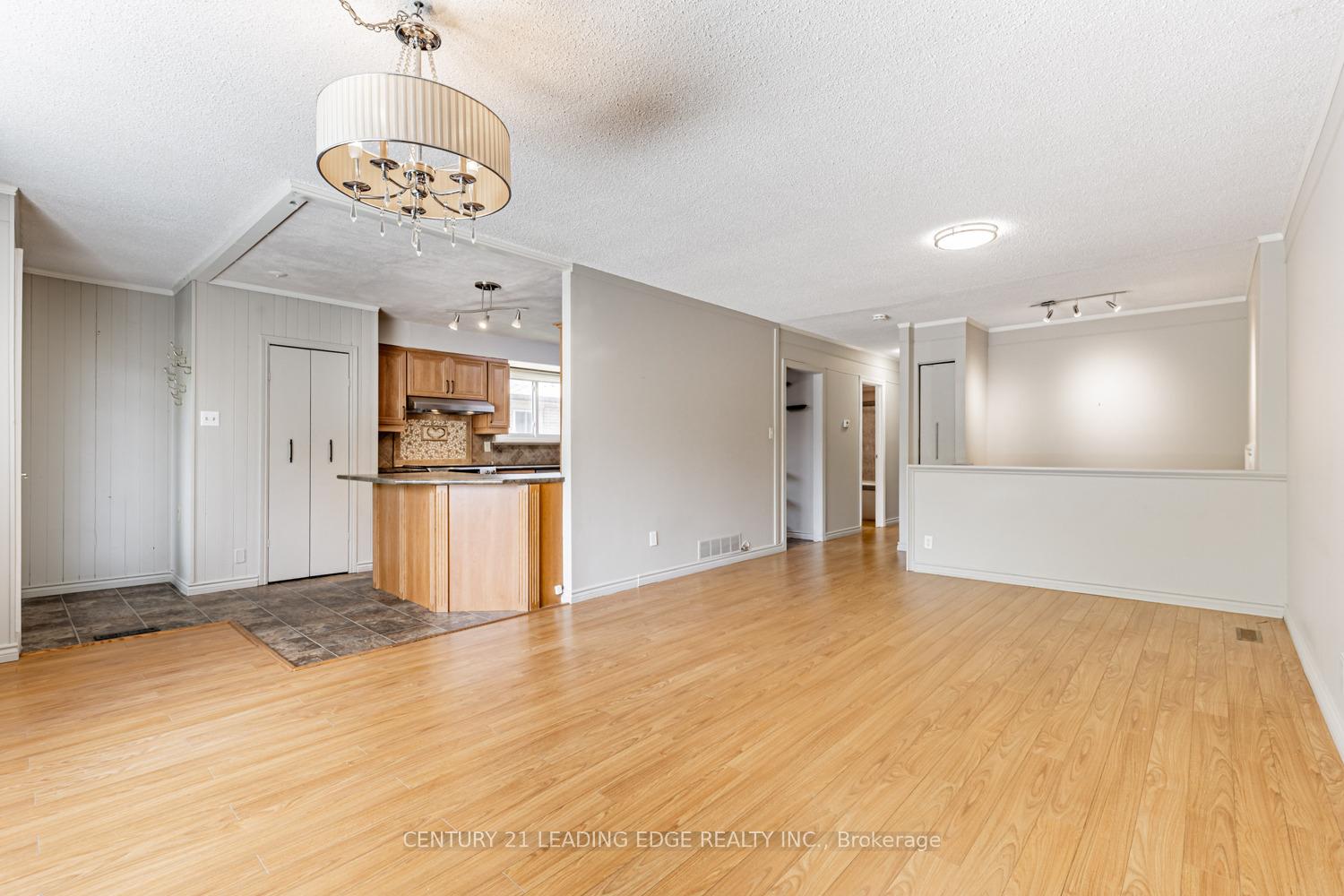 Photo 5 of 818 Sanok Drive, Pickering, West Shore — HOMEH
