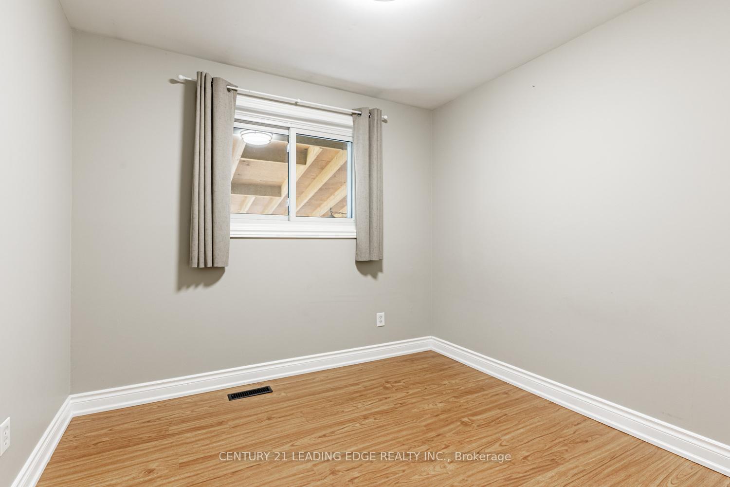 Photo 10 of 818 Sanok Drive, Pickering, West Shore — HOMEH