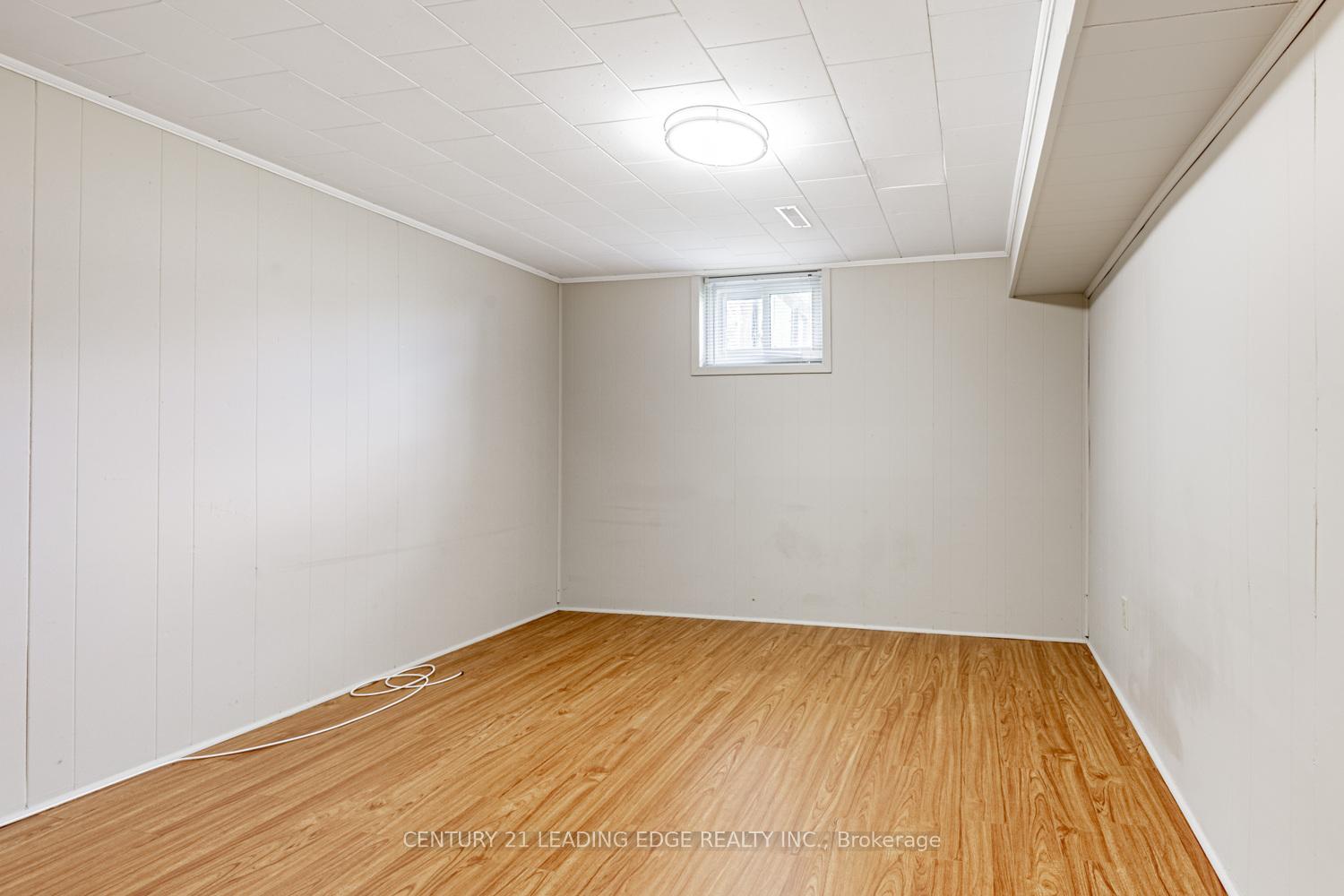 Photo 13 of 818 Sanok Drive, Pickering, West Shore — HOMEH