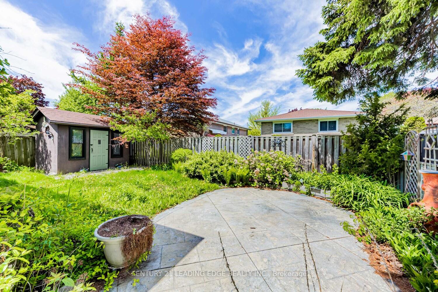 Photo 16 of 818 Sanok Drive, Pickering, West Shore — HOMEH