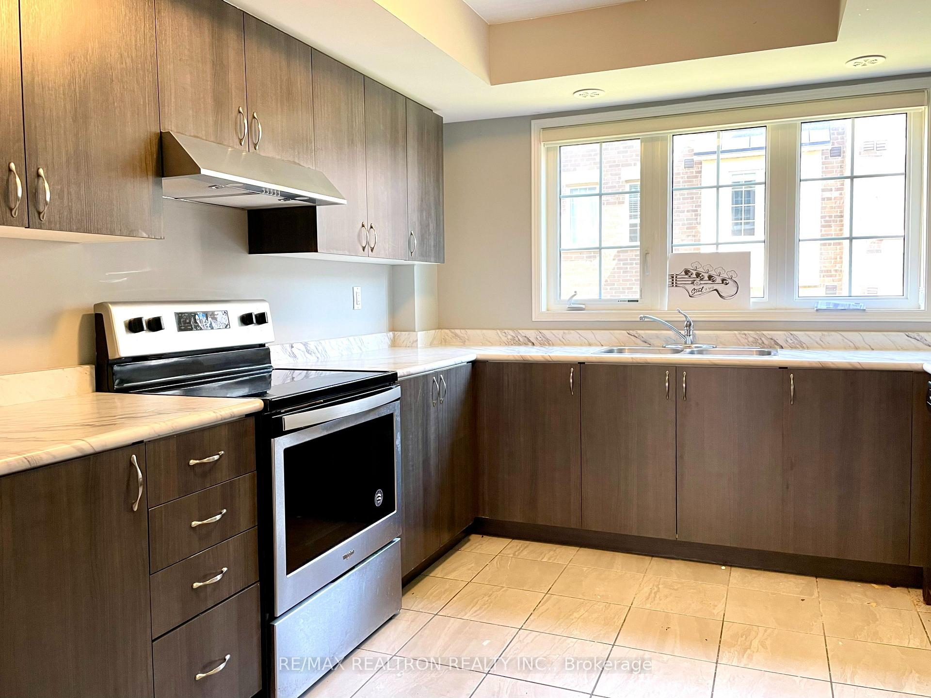 Photo 8 of Unit 166, 2702 Deputy Minister Path, Oshawa, Windfields — HOMEH