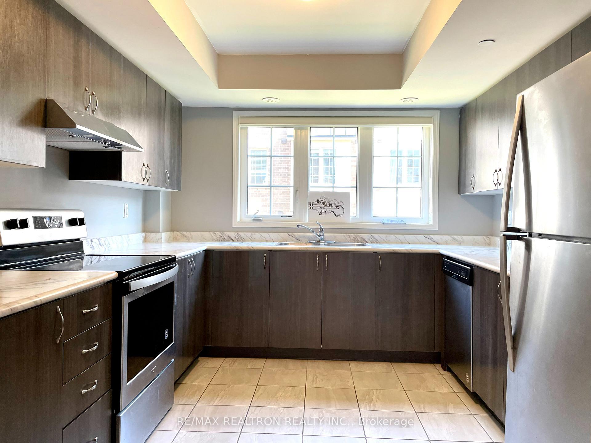 Photo 9 of Unit 166, 2702 Deputy Minister Path, Oshawa, Windfields — HOMEH