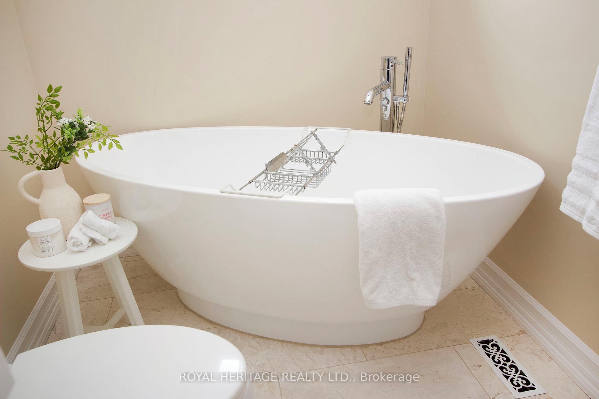 Photo 29 of 1609 Rawlings Drive, Pickering, Liverpool — HOMEH