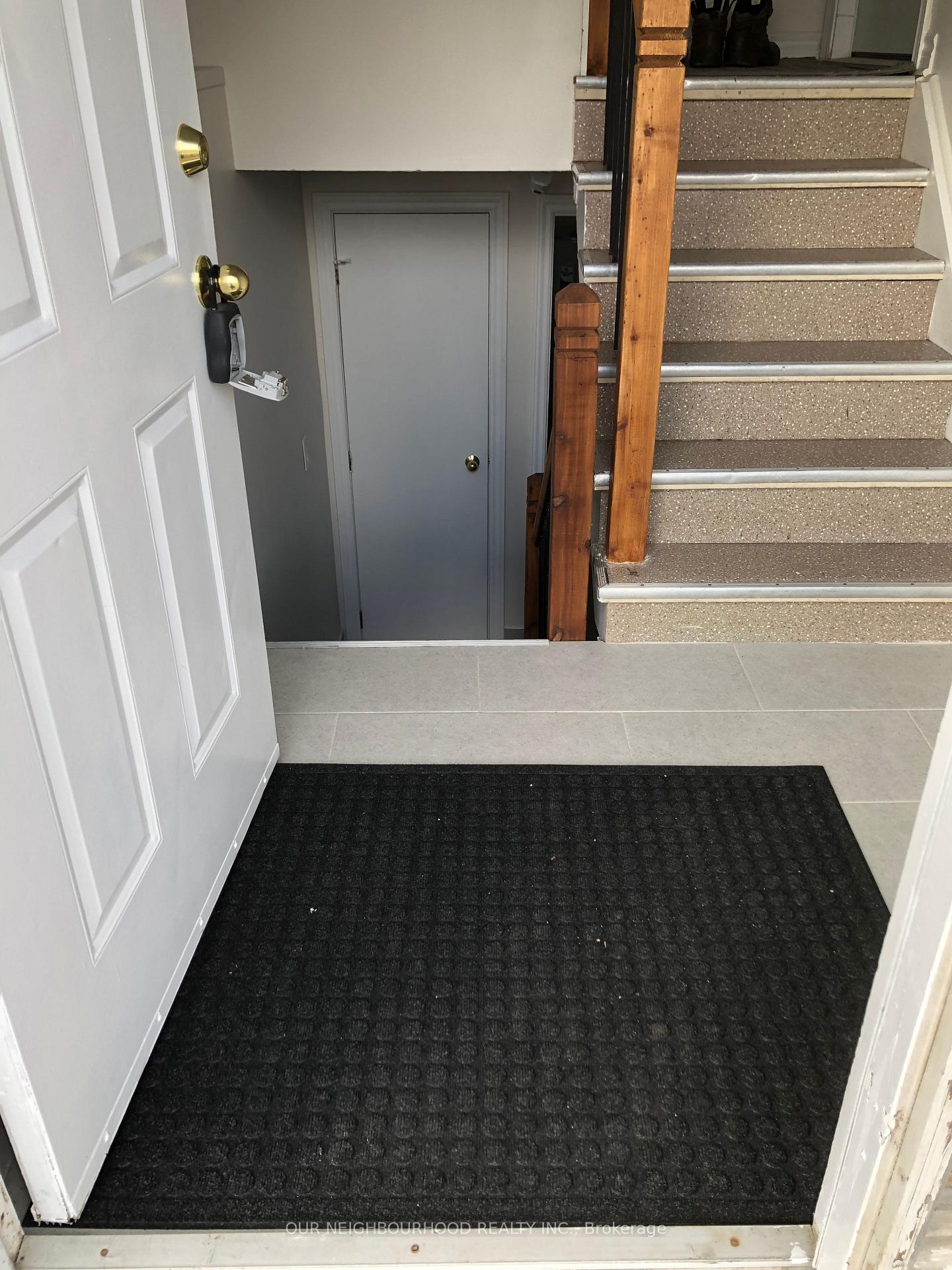 Photo 2 of Unit B, 212 Taunton Road, Oshawa, Samac — HOMEH