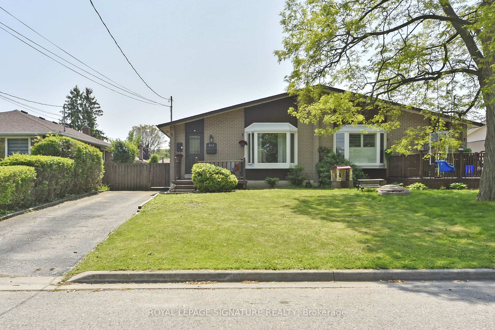 Photo 2 of 845 Breda Avenue, Pickering, West Shore — HOMEH