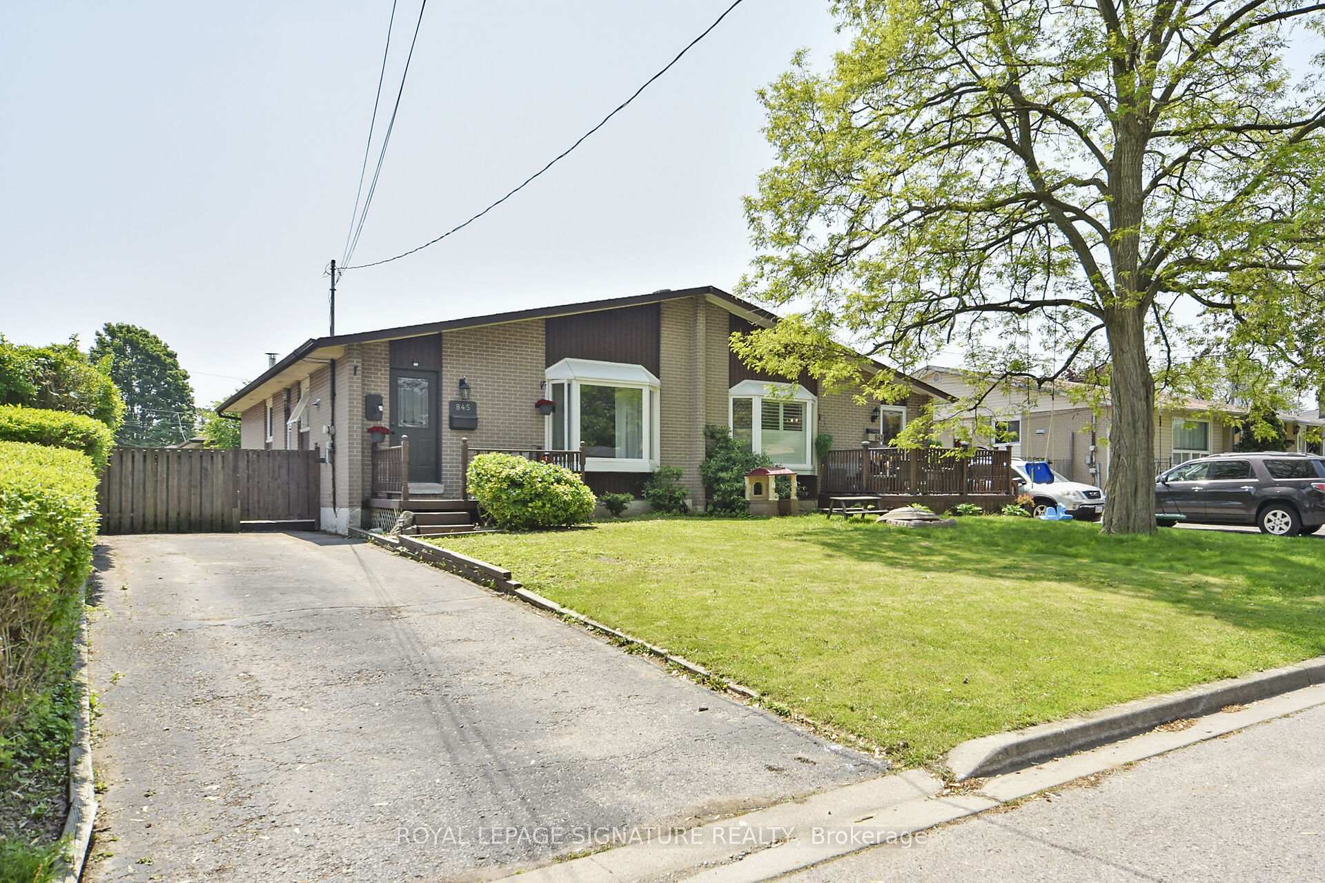 Photo 3 of 845 Breda Avenue, Pickering, West Shore — HOMEH