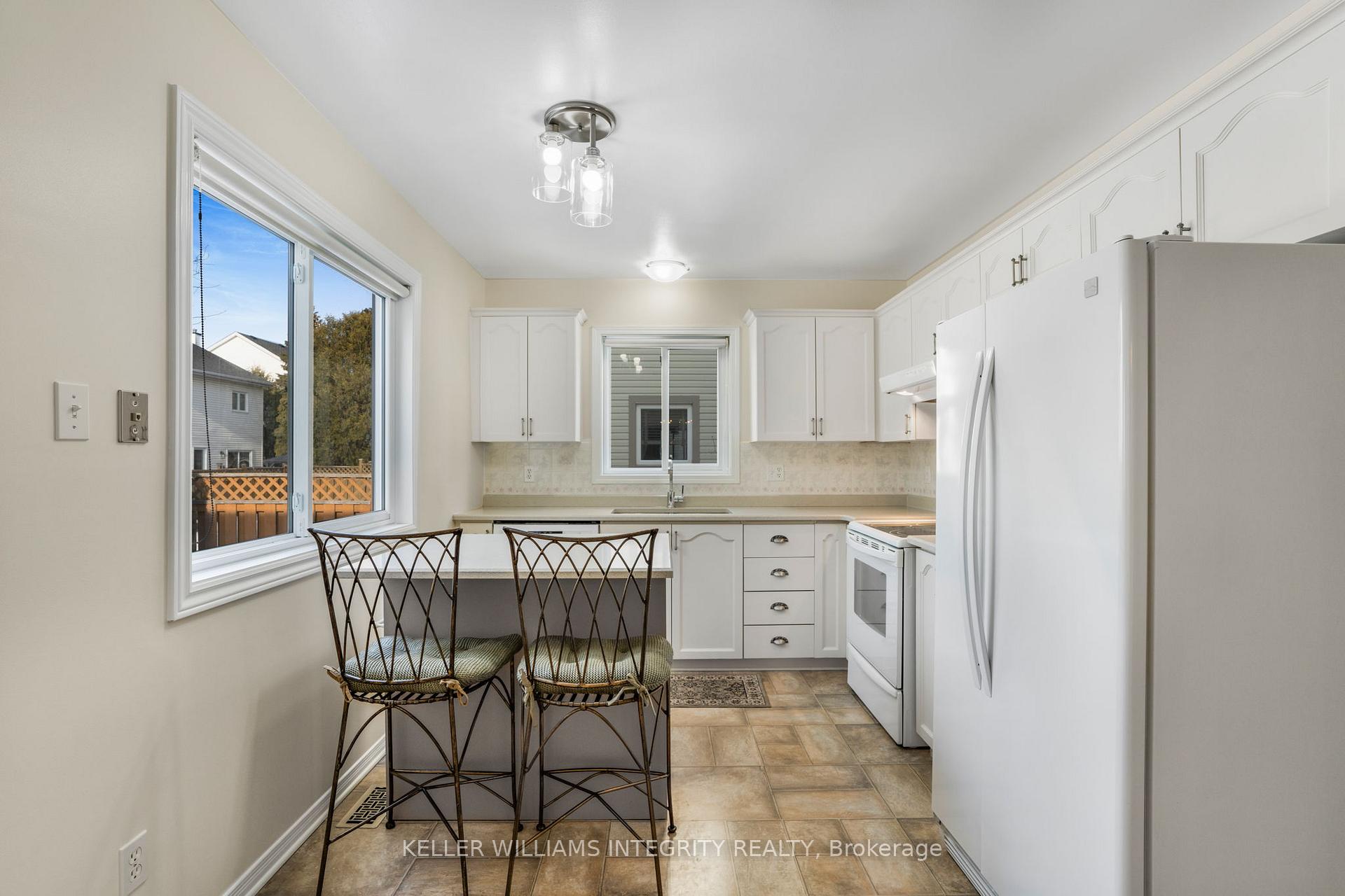 Photo 10 of 849 Beauregard Crescent, Ottawa, Fallingbrook/Ridgemount — HOMEH
