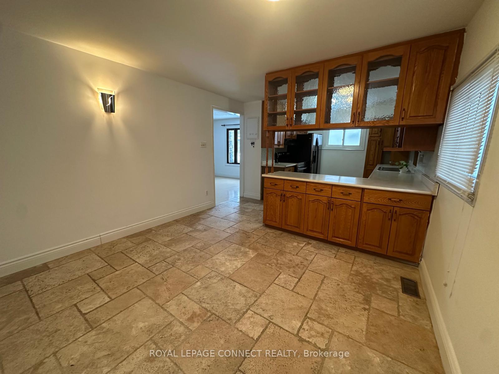 Photo 5 of 612 Marksbury Road, Pickering, West Shore — HOMEH