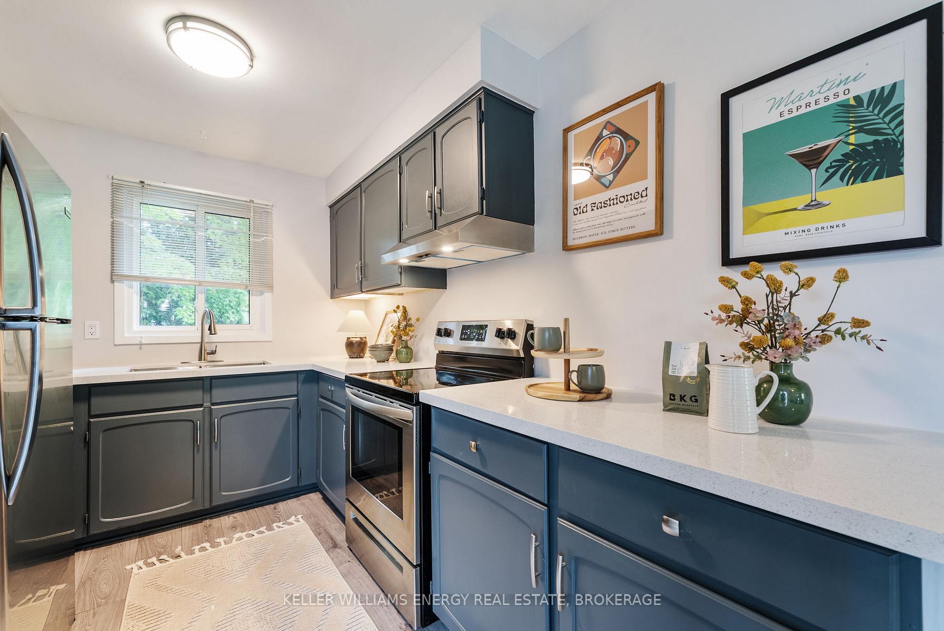 Photo 4 of 736 Cricklewood Drive, Oshawa, Pinecrest — HOMEH