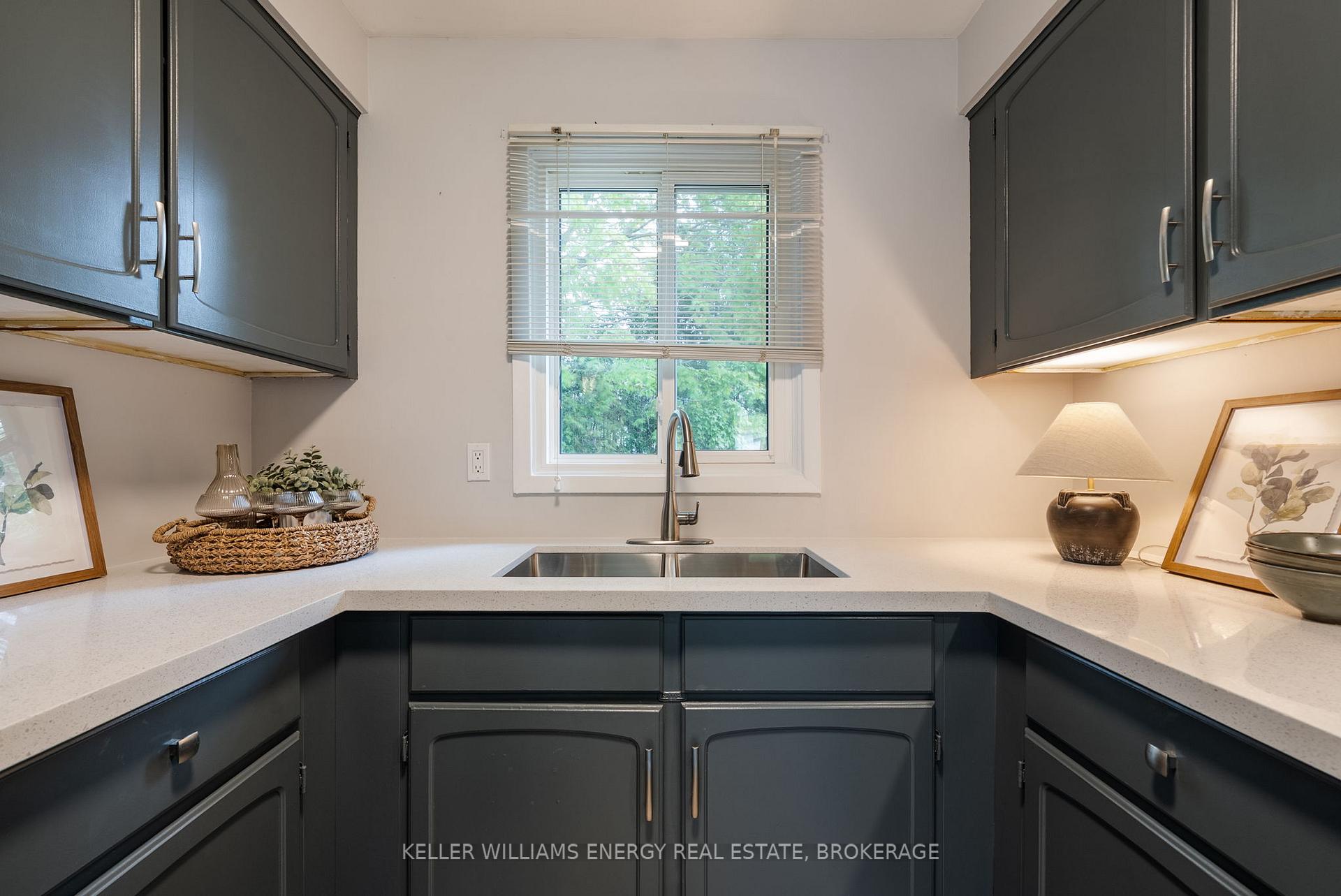 Photo 5 of 736 Cricklewood Drive, Oshawa, Pinecrest — HOMEH