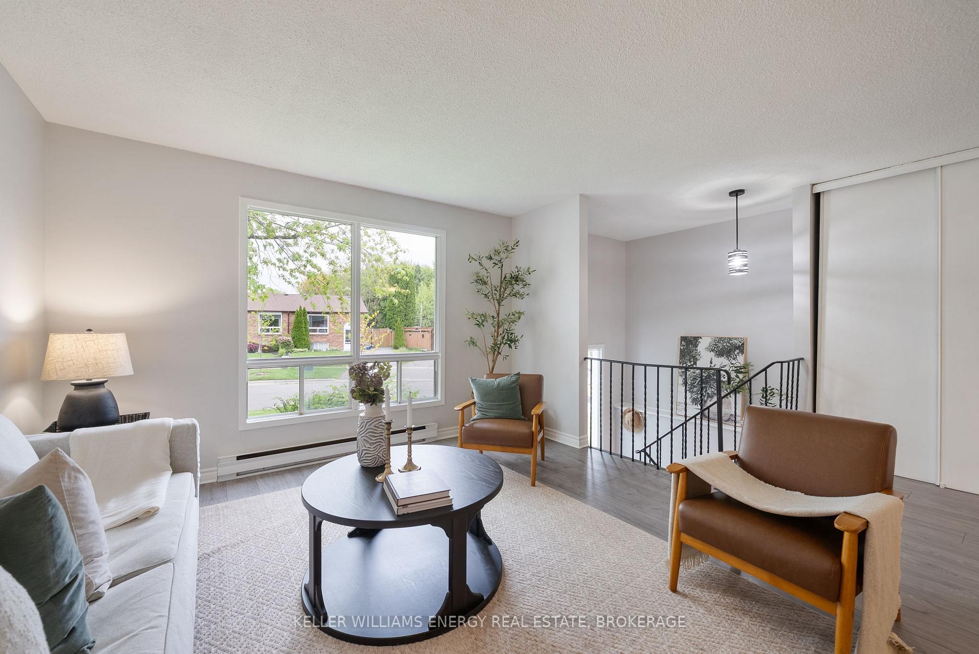 Photo 10 of 736 Cricklewood Drive, Oshawa, Pinecrest — HOMEH