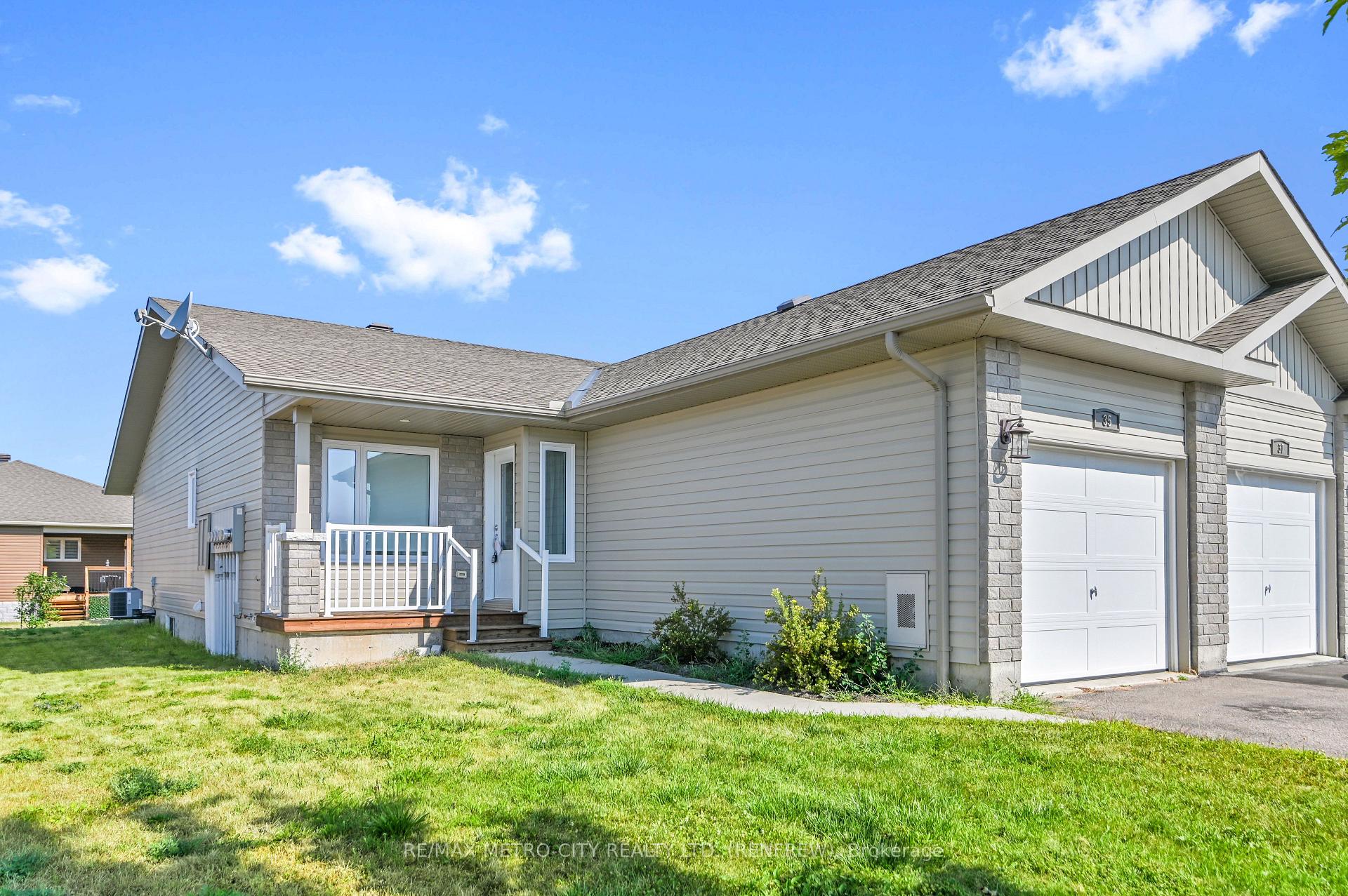 Photo 2 of 35 Otteridge Drive, Renfrew — HOMEH
