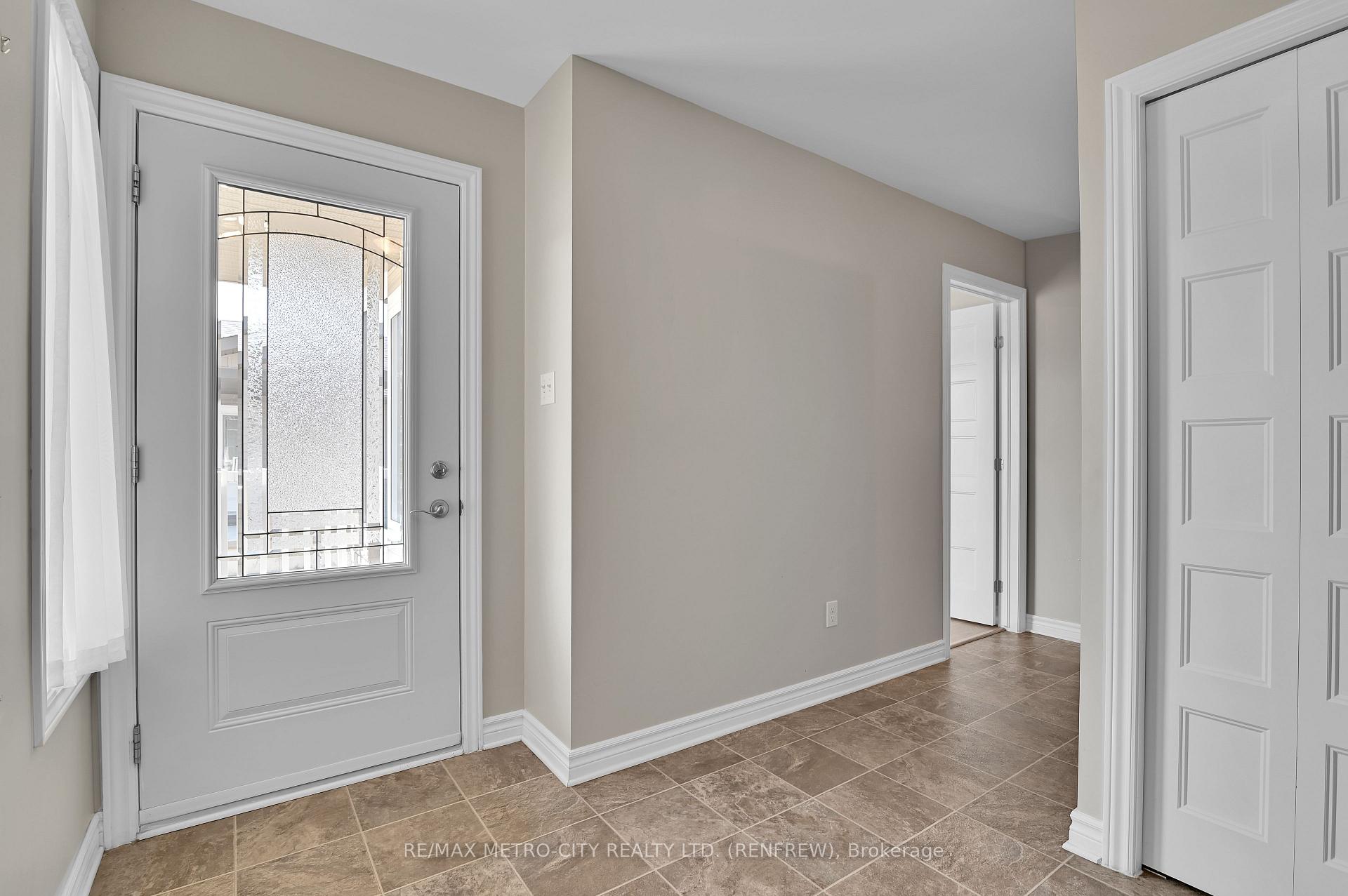 Photo 4 of 35 Otteridge Drive, Renfrew — HOMEH