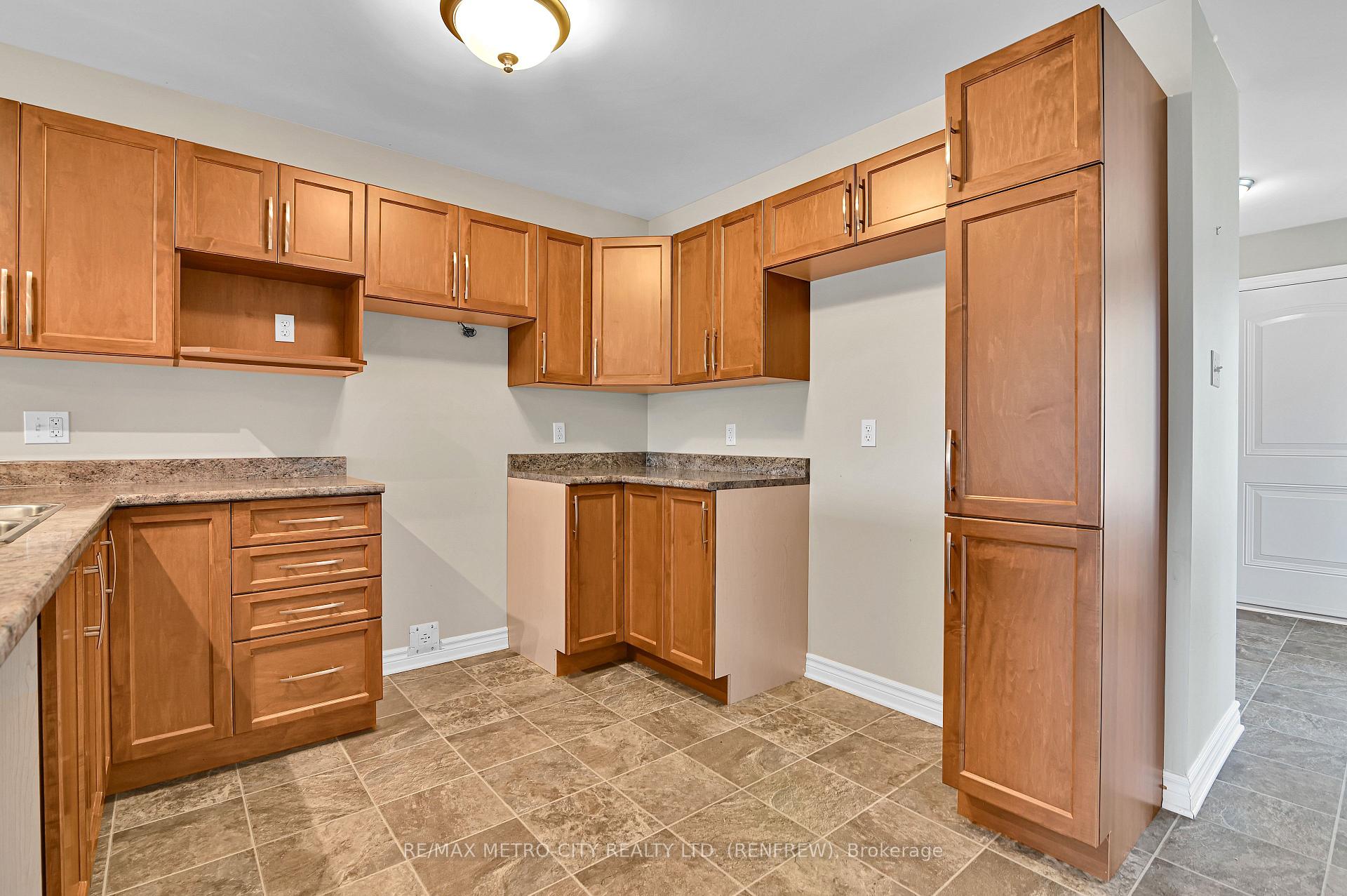 Photo 7 of 35 Otteridge Drive, Renfrew — HOMEH
