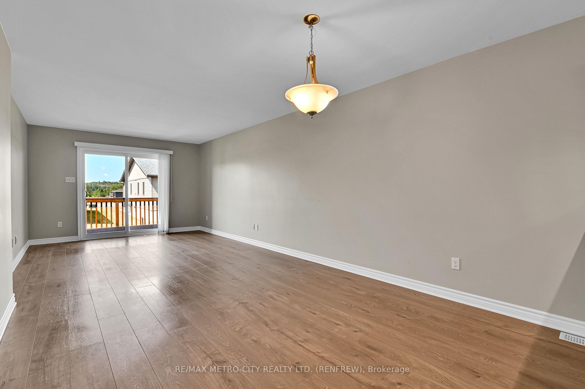 Photo 12 of 35 Otteridge Drive, Renfrew — HOMEH