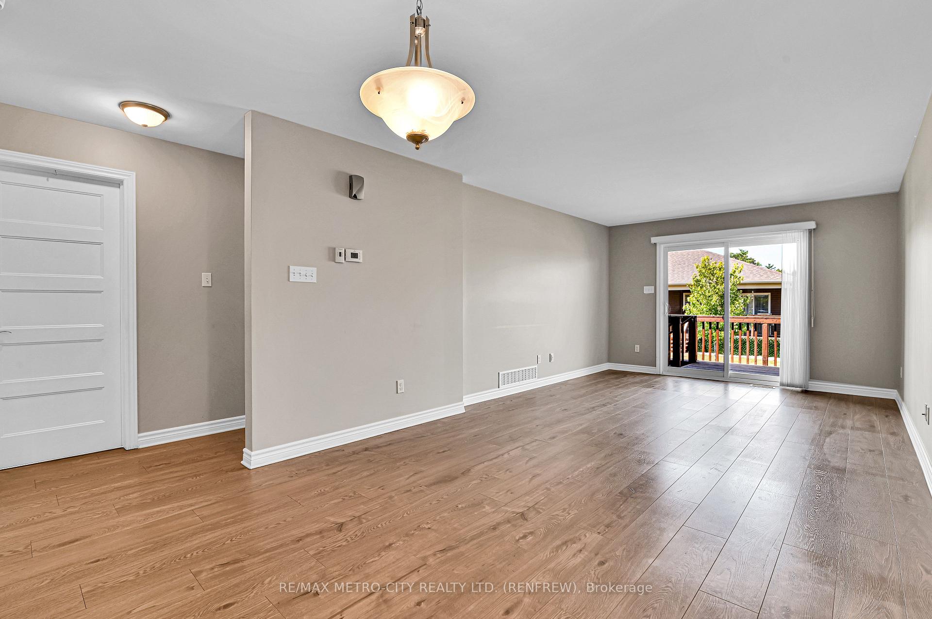Photo 13 of 35 Otteridge Drive, Renfrew — HOMEH