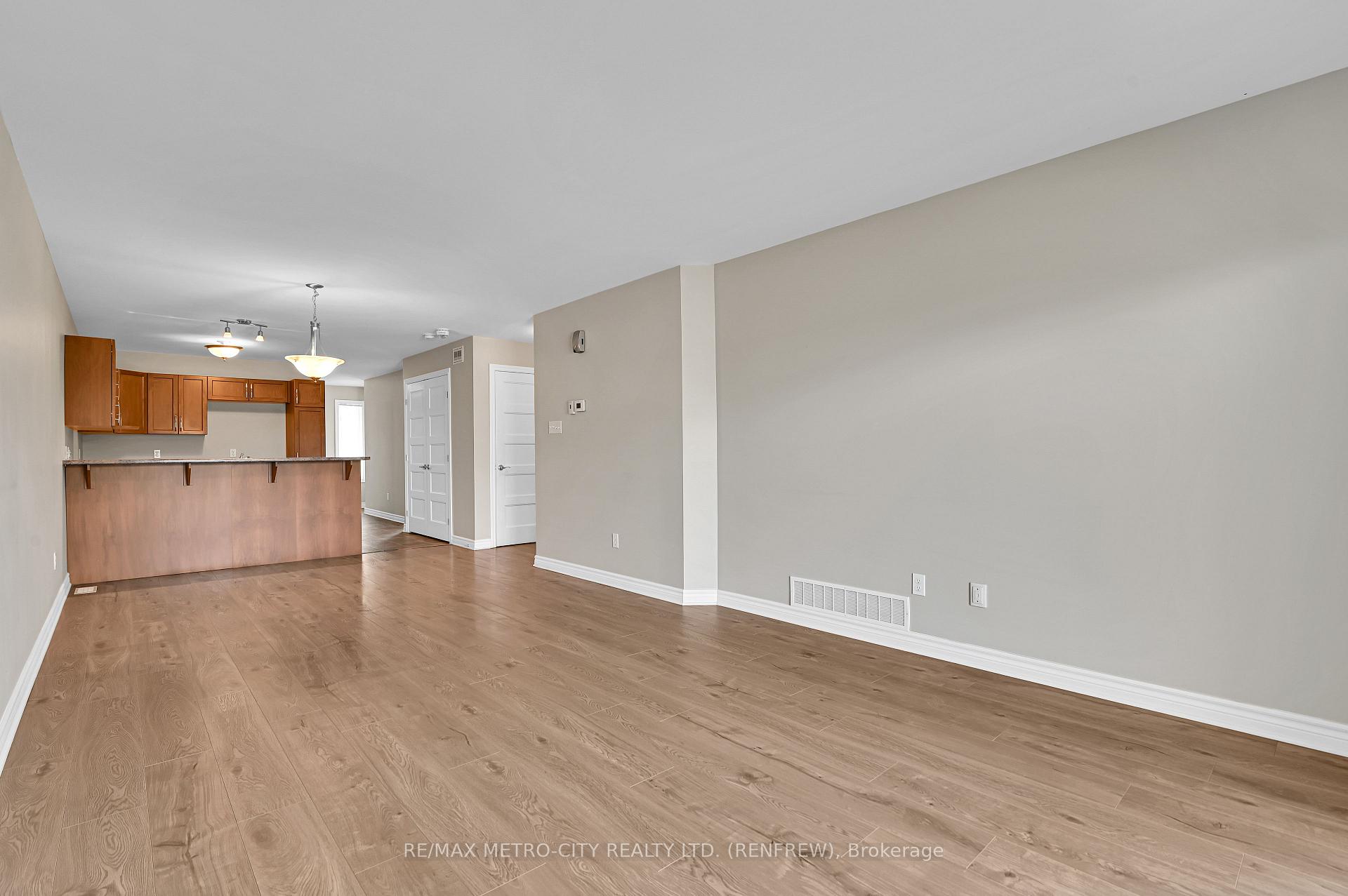 Photo 14 of 35 Otteridge Drive, Renfrew — HOMEH