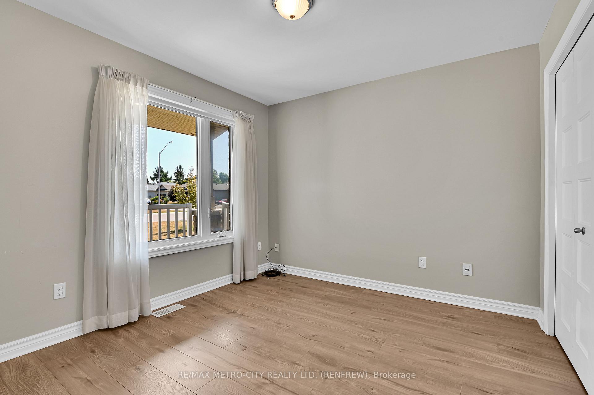 Photo 17 of 35 Otteridge Drive, Renfrew — HOMEH