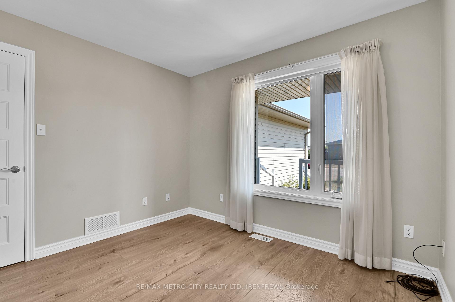 Photo 19 of 35 Otteridge Drive, Renfrew — HOMEH
