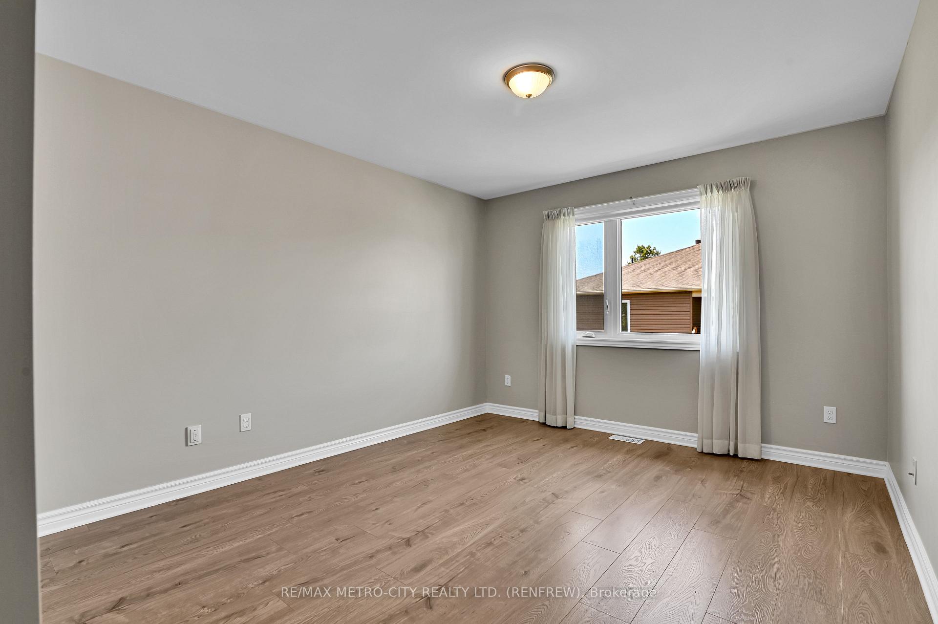 Photo 24 of 35 Otteridge Drive, Renfrew — HOMEH