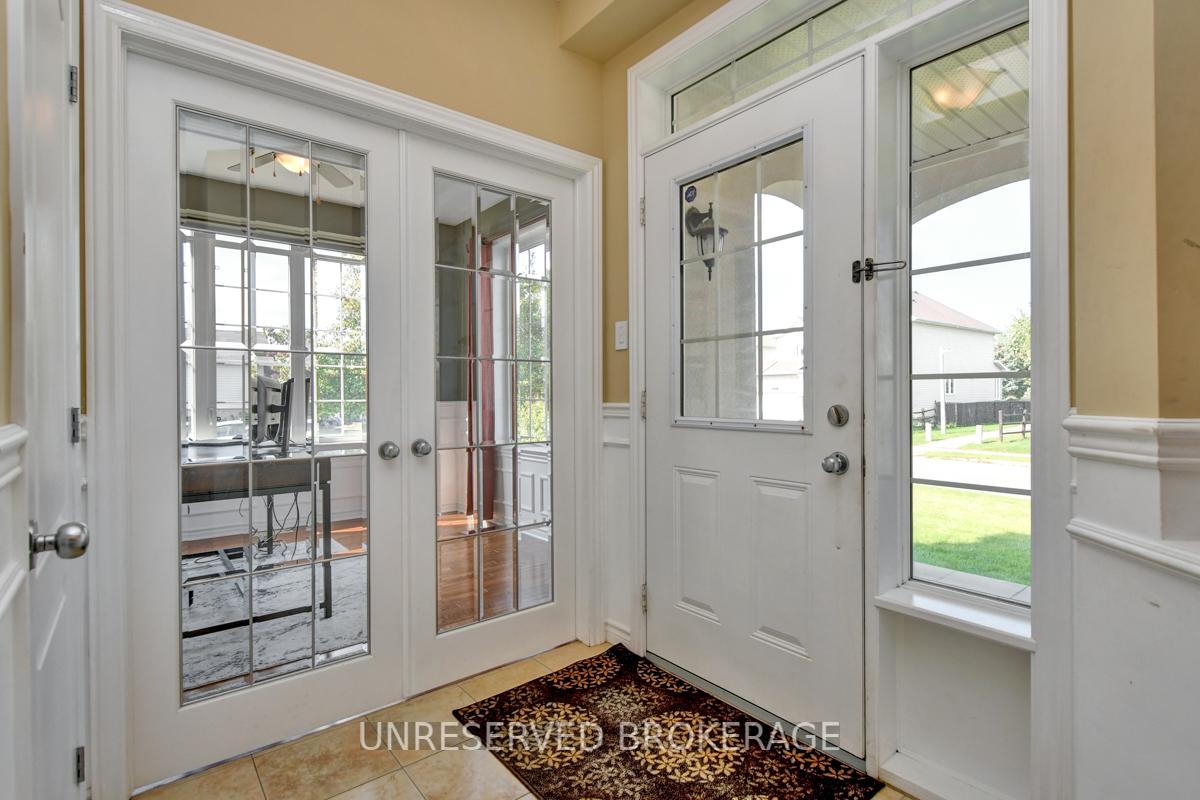 Photo 2 of 1900 Mickelberry Crescent, Ottawa, Notting Hill/Summerside — HOMEH